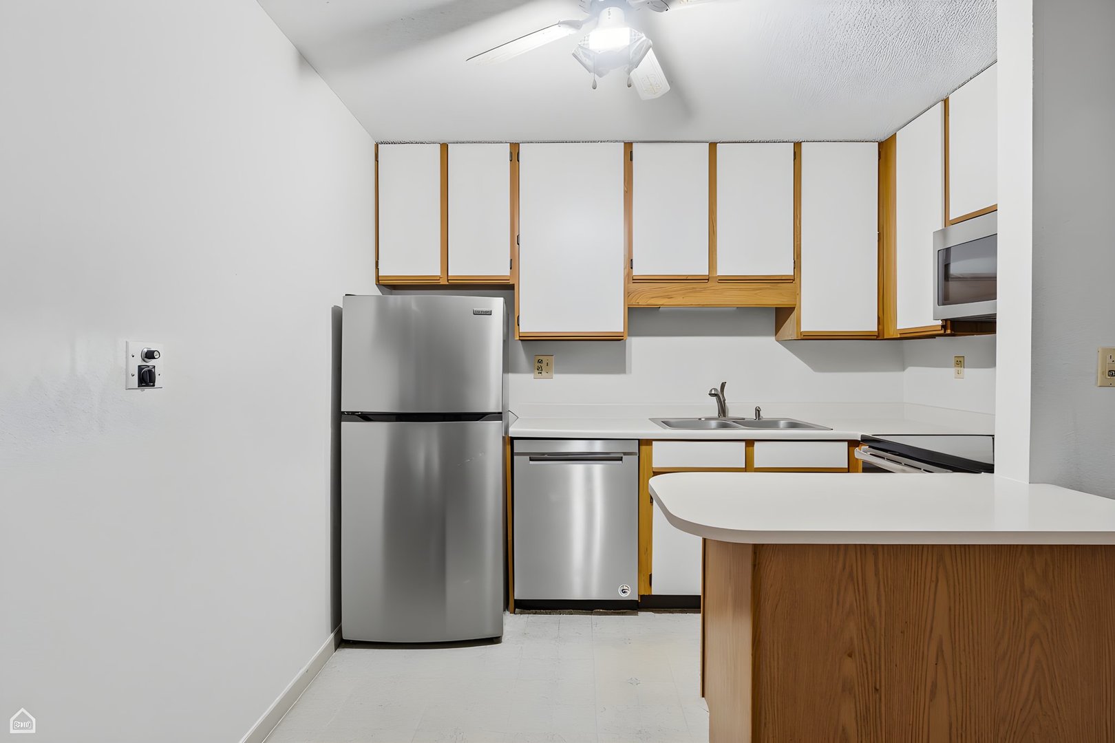 3130 W Monroe Street Unit: 107