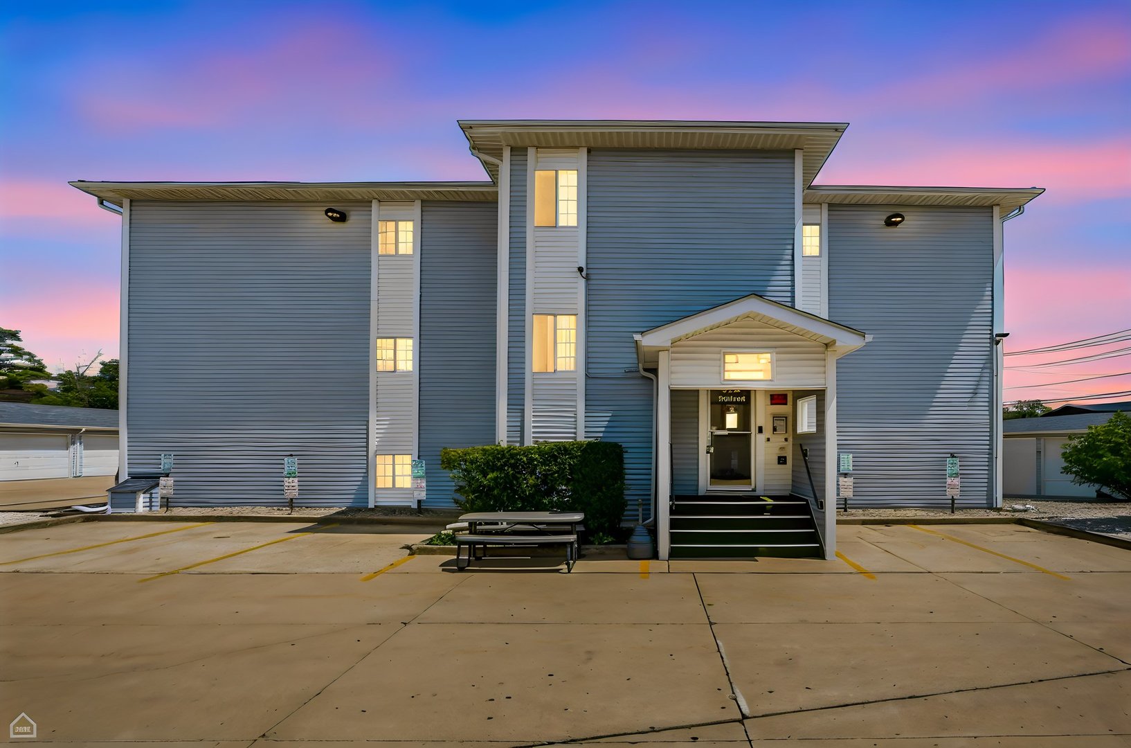 3130 W Monroe Street Unit: 107
