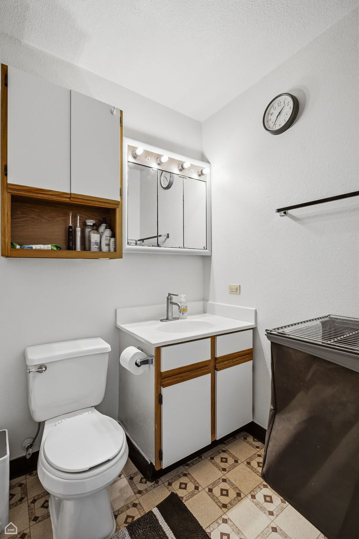 3130 W Monroe Street Unit: 107