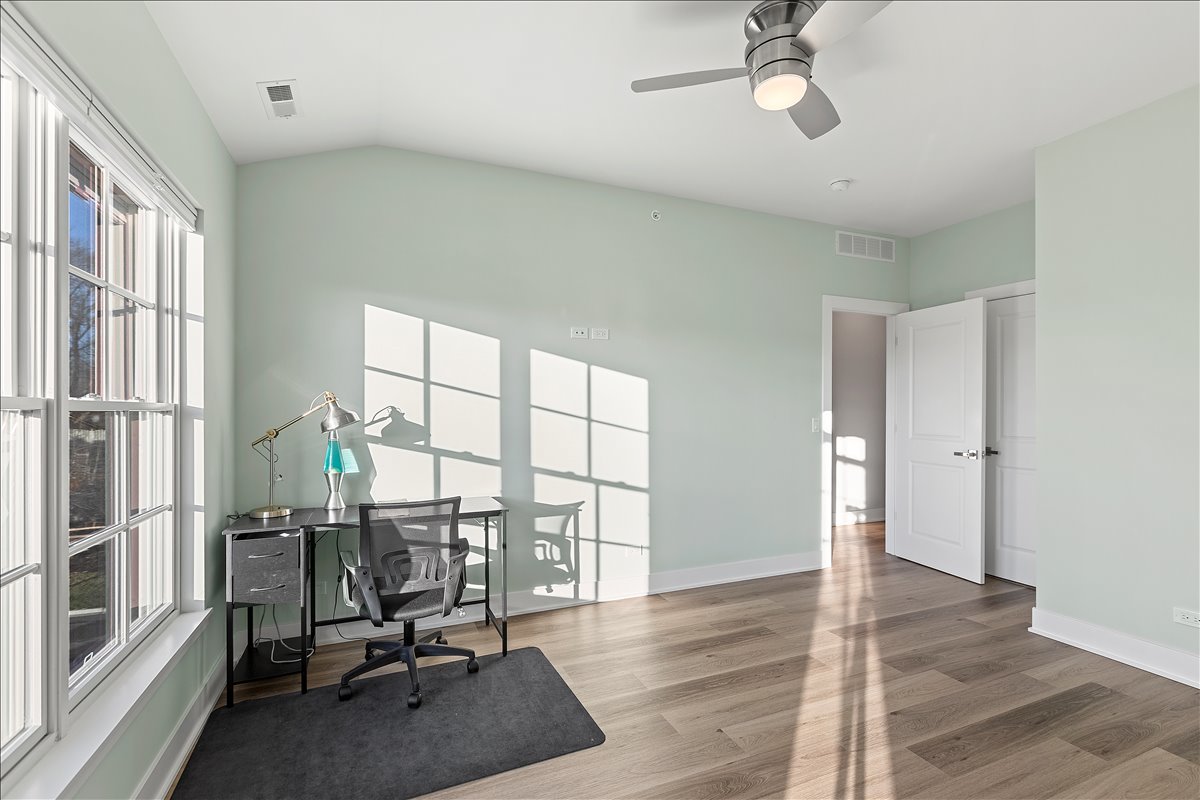 319 S Glendale Avenue Unit: 303