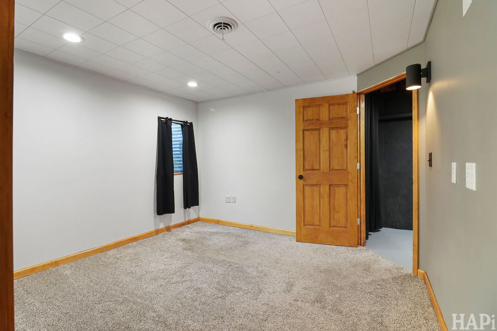 1446 Kingsbury Court