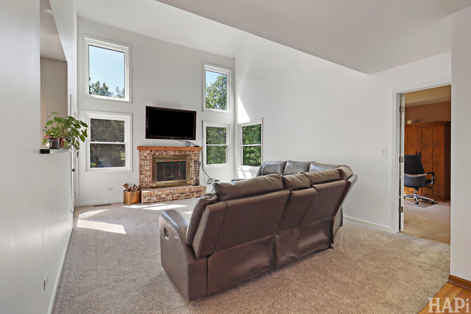 1446 Kingsbury Court