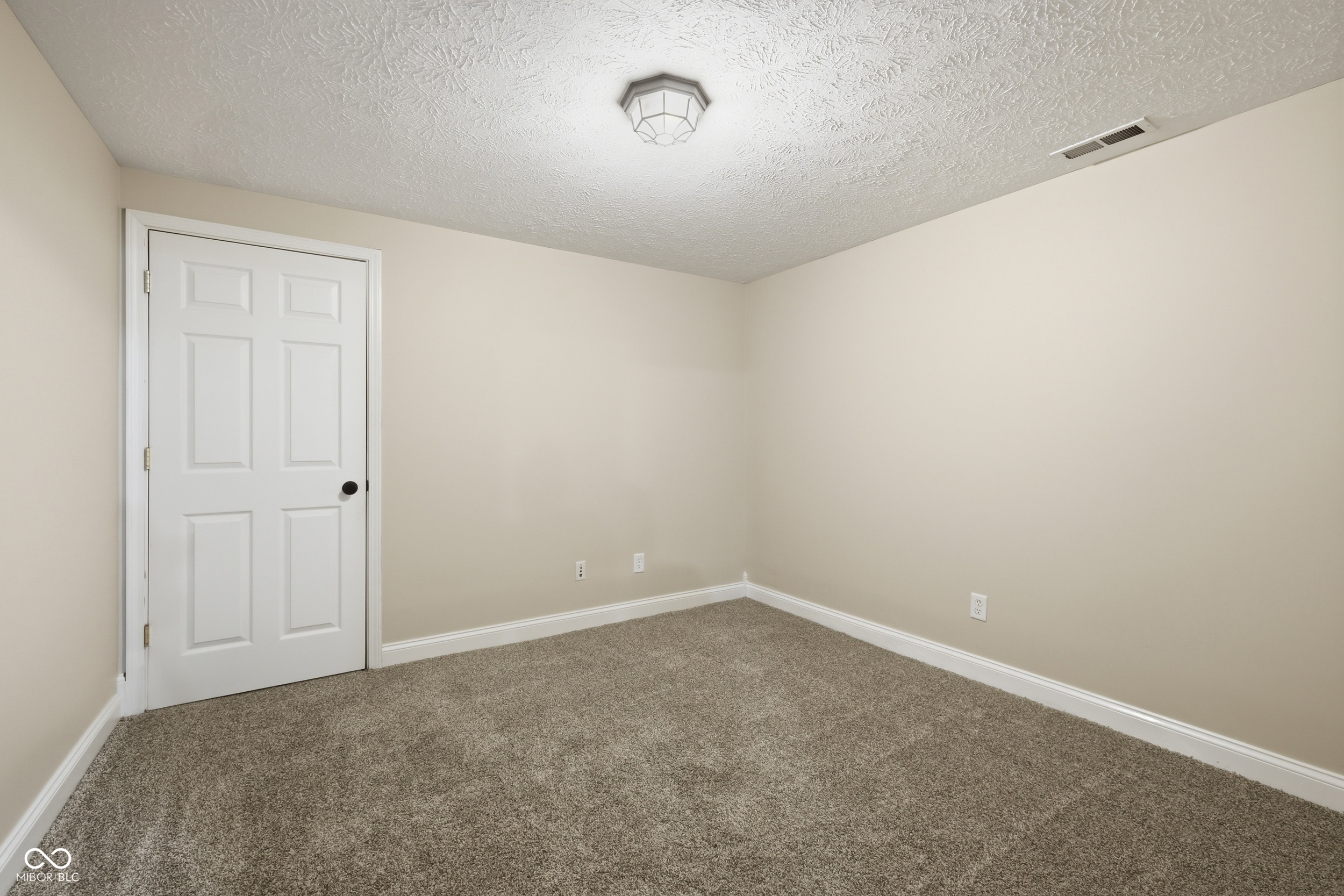 13456 Winamac Court