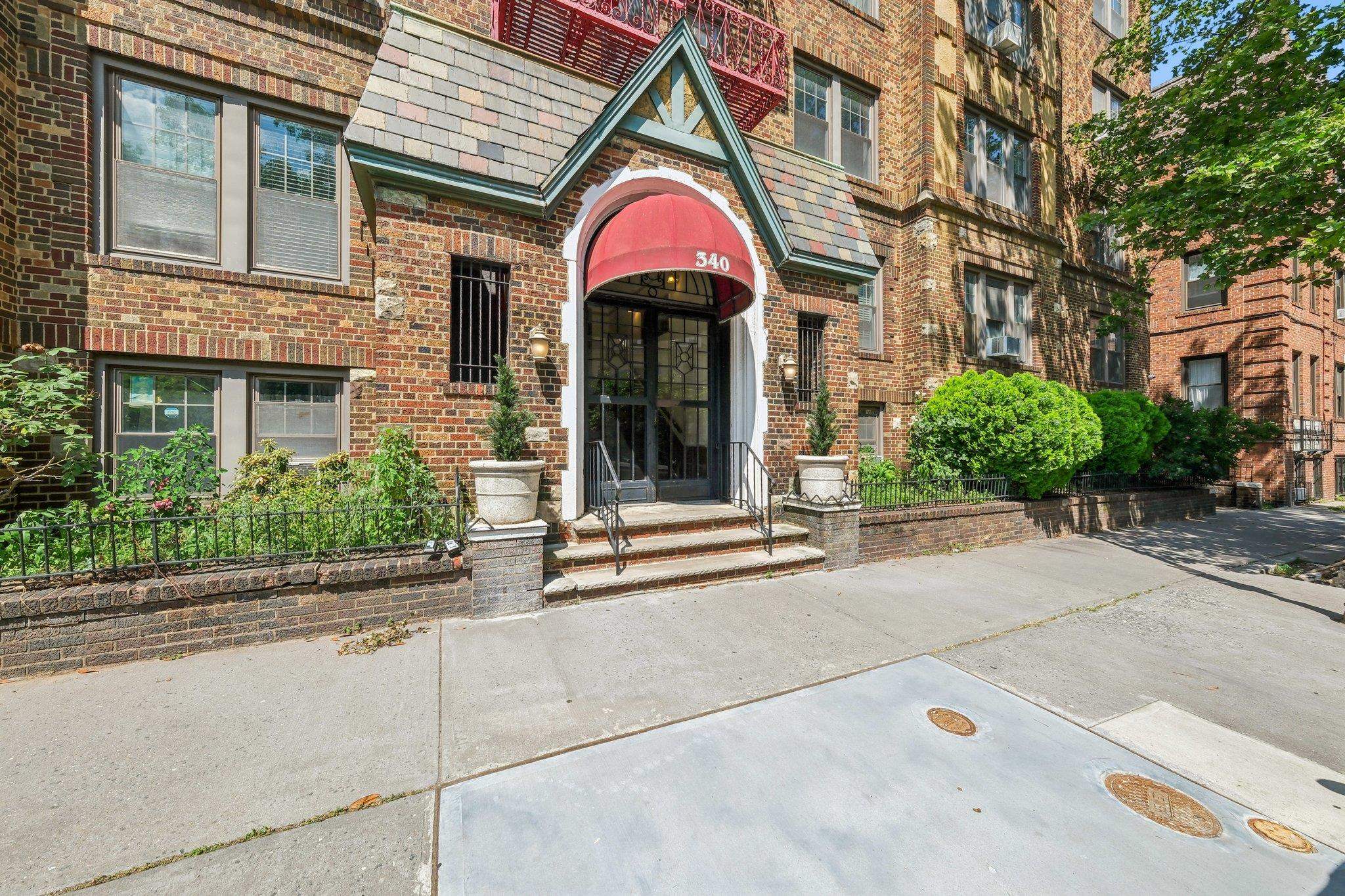 340 FAIRMOUNT AVE Unit: Apt 209