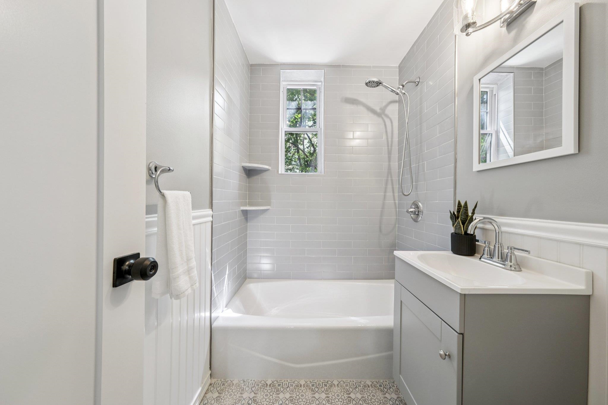 340 FAIRMOUNT AVE Unit: Apt 209