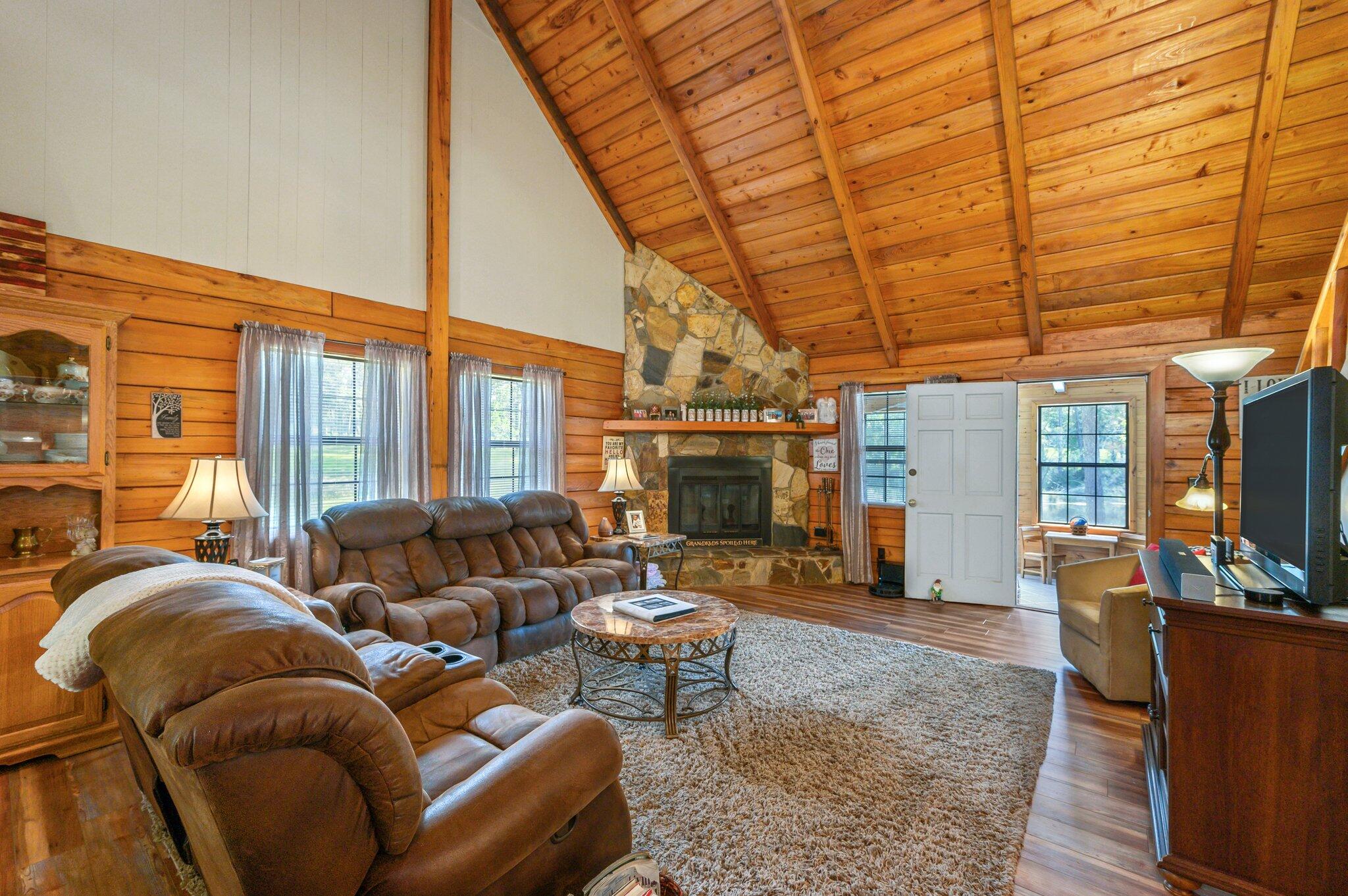 4869 Retta Lane