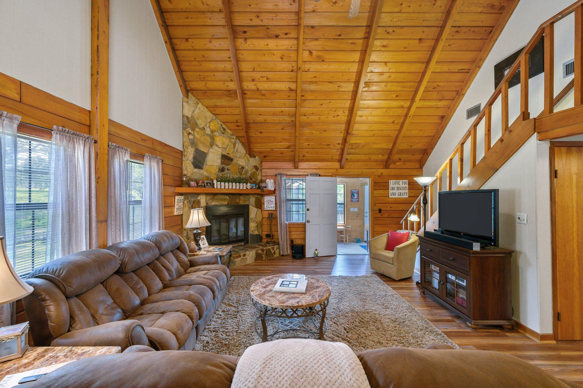 4869 Retta Lane