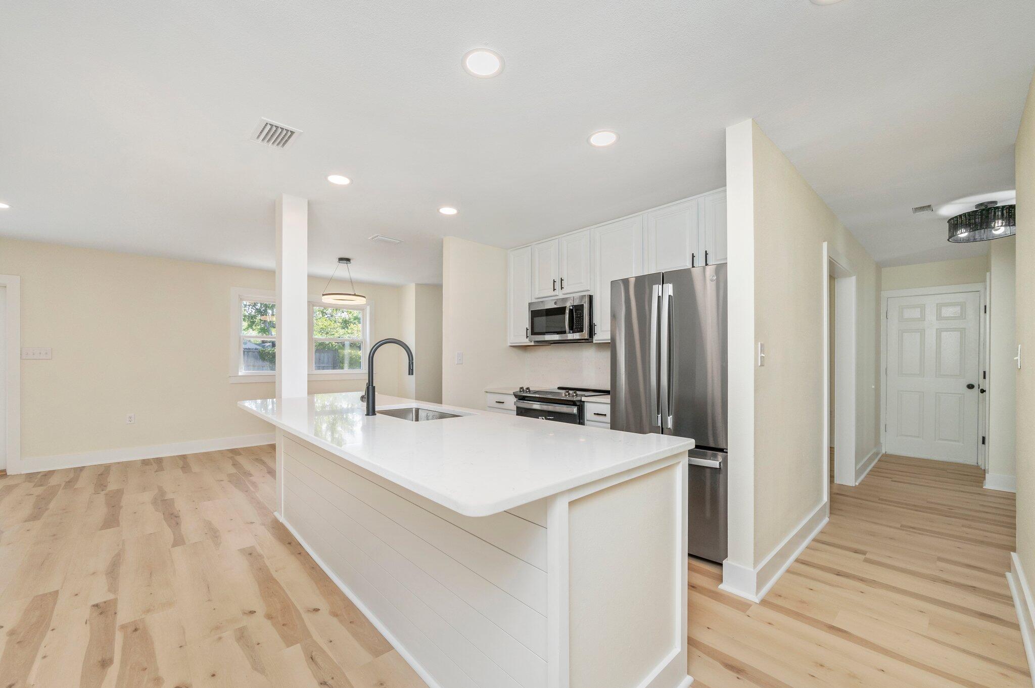 11 Lakeview Drive