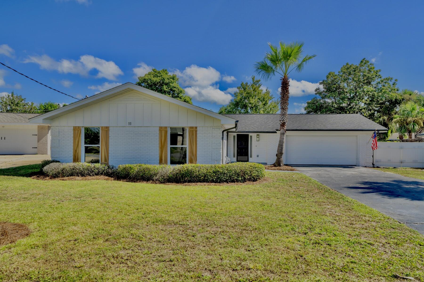 11 Lakeview Drive