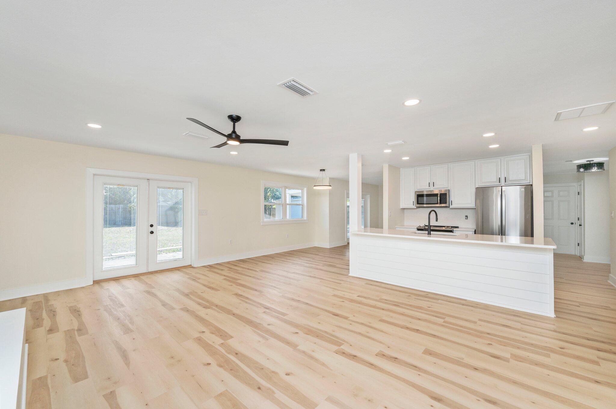 11 Lakeview Drive