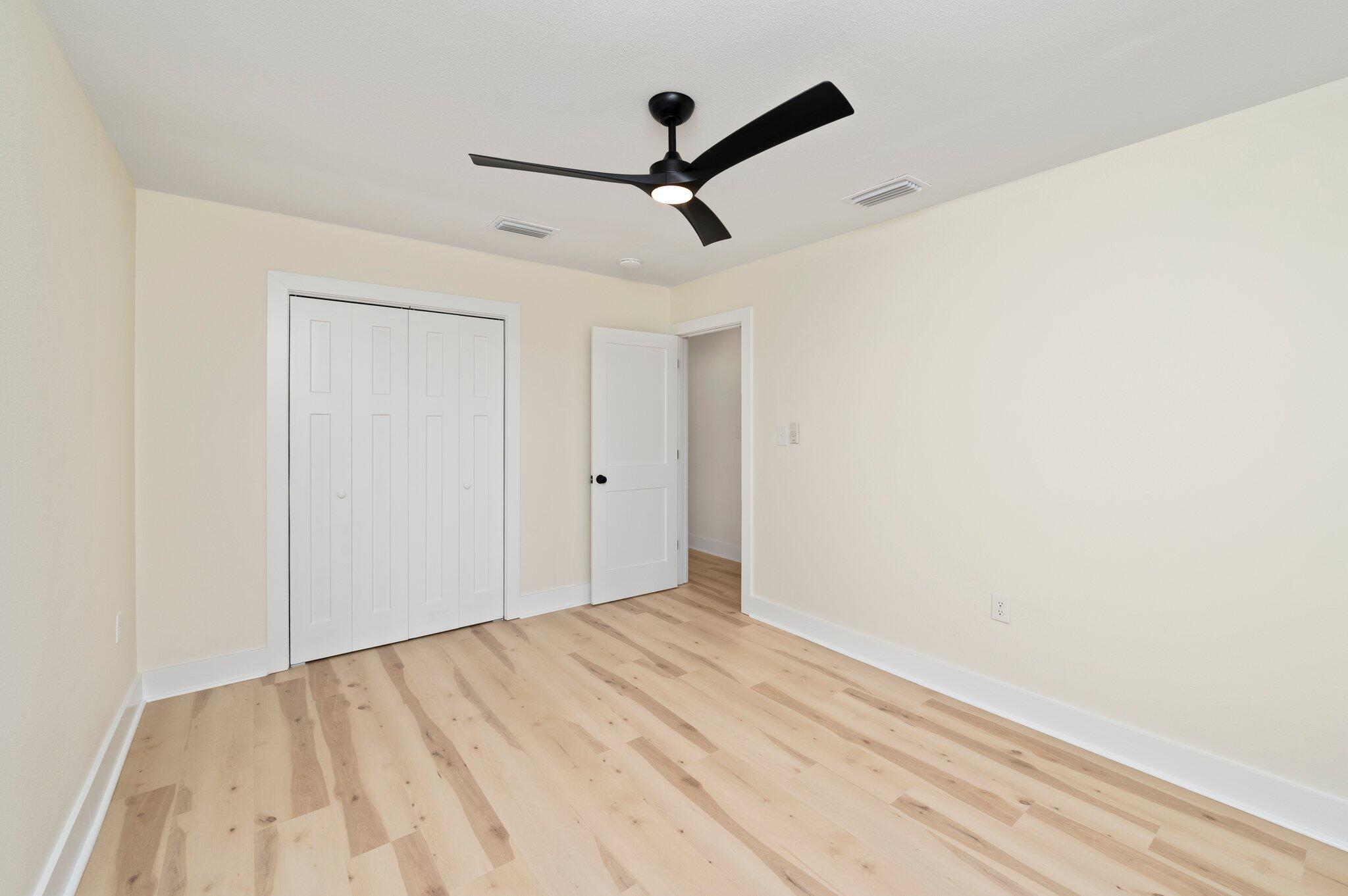 11 Lakeview Drive