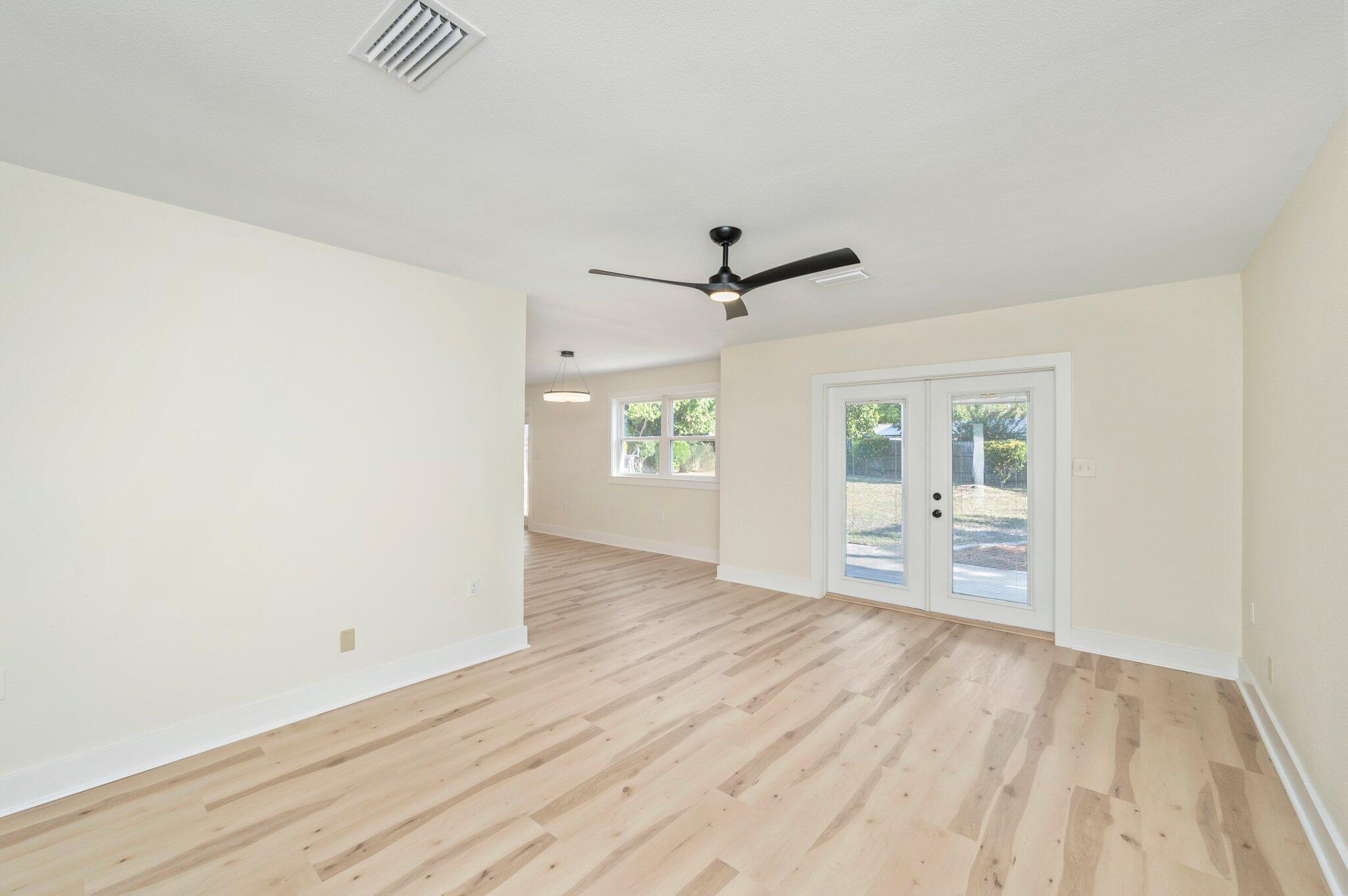 11 Lakeview Drive