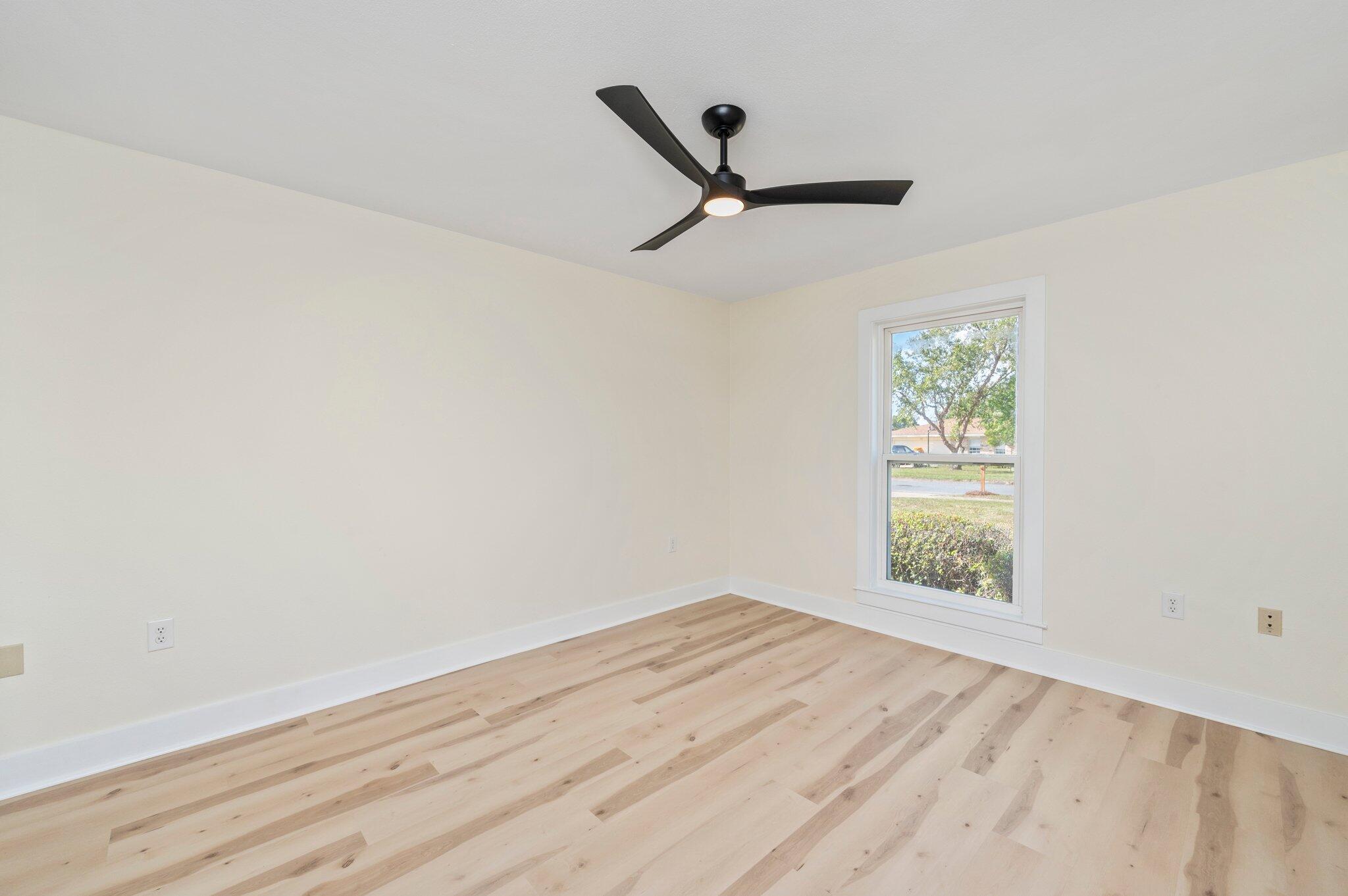 11 Lakeview Drive