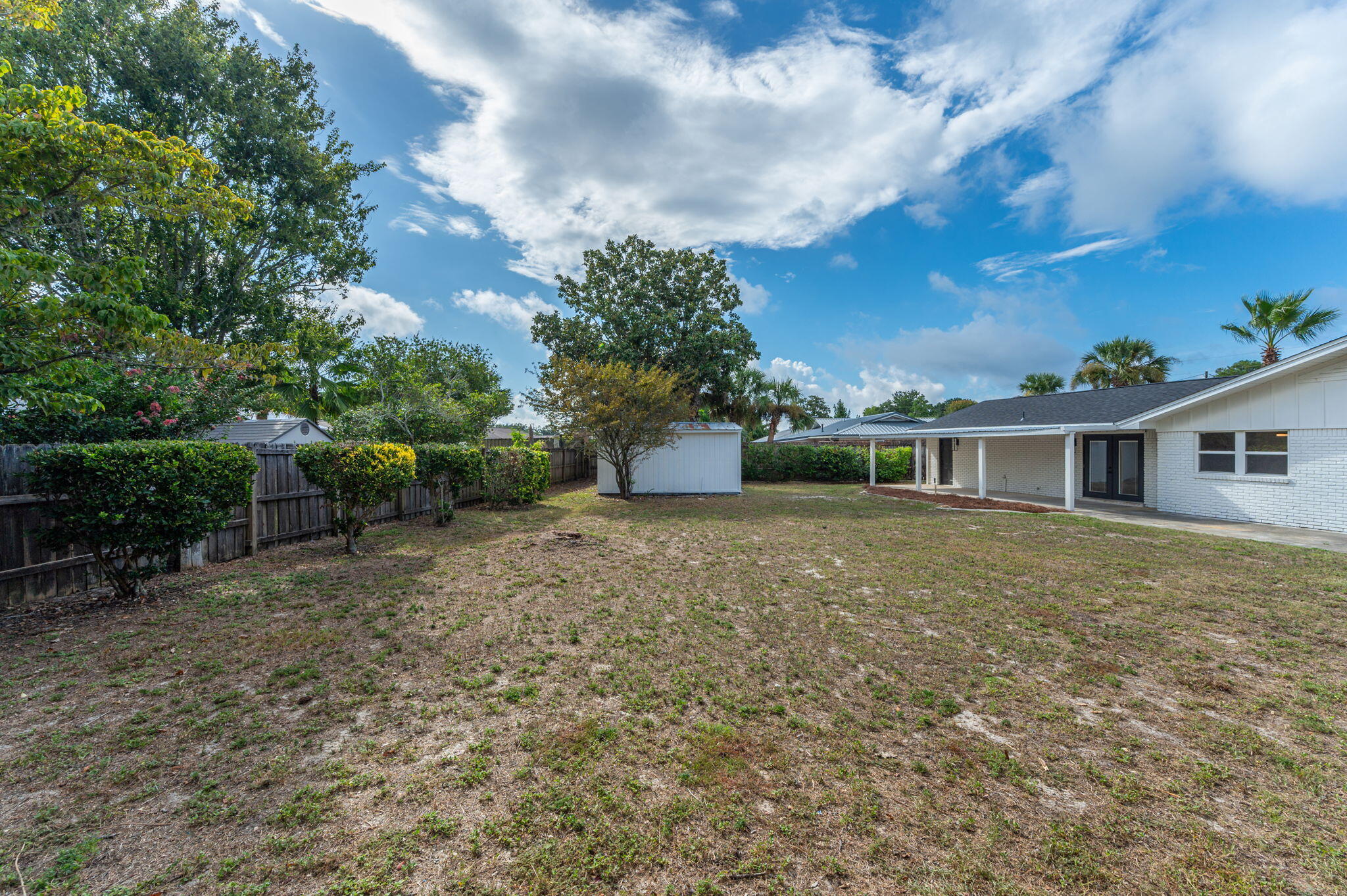 11 Lakeview Drive
