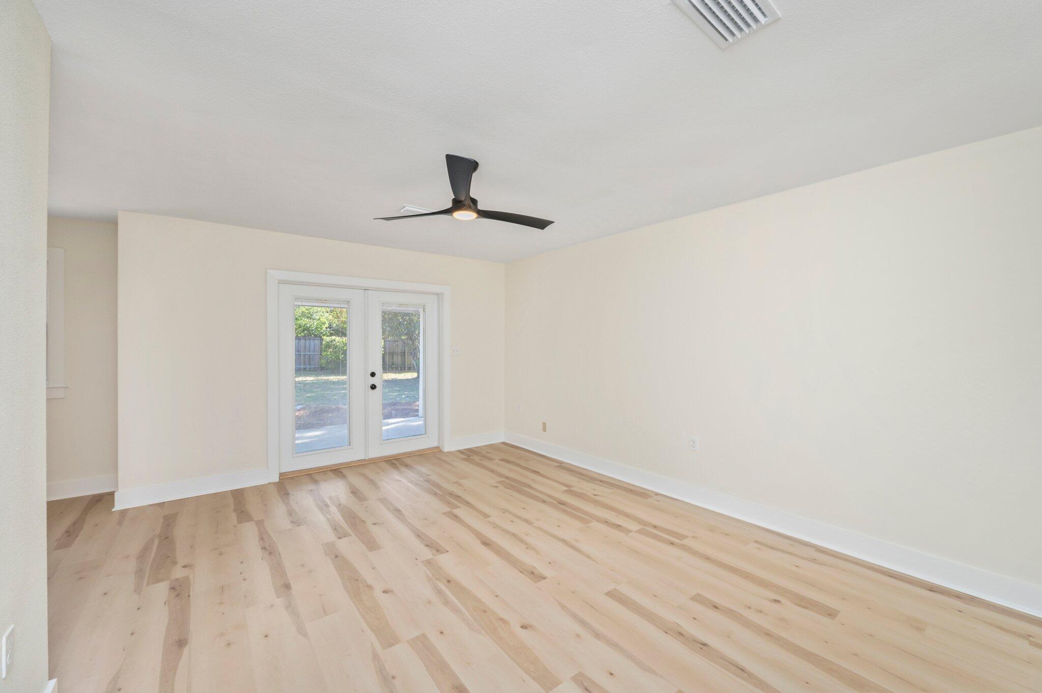 11 Lakeview Drive
