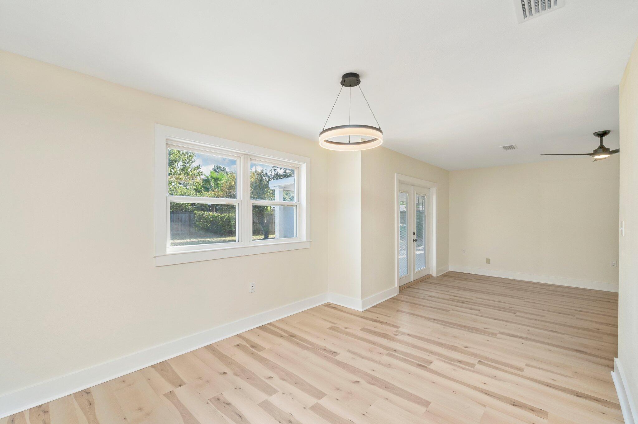 11 Lakeview Drive