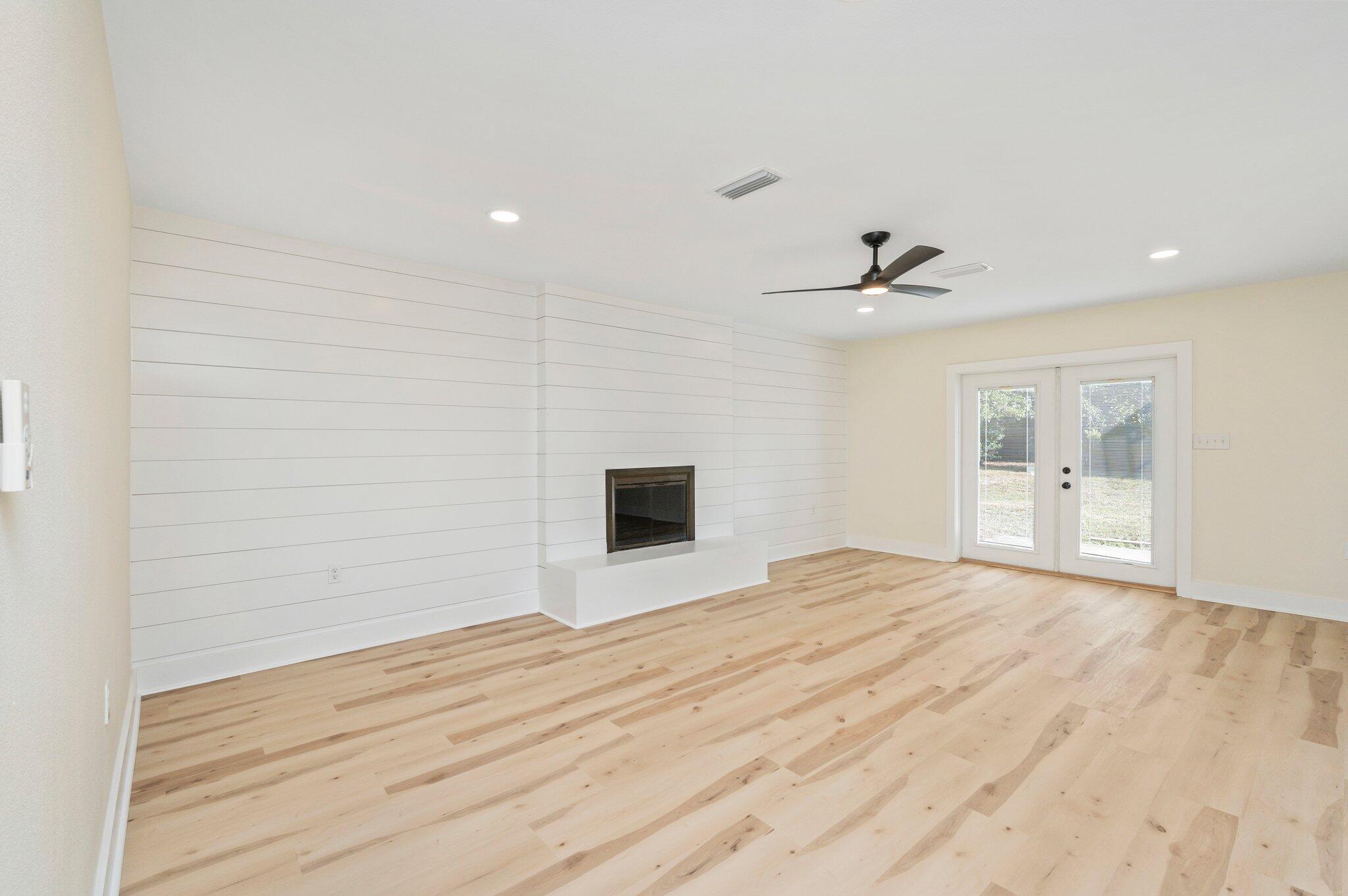 11 Lakeview Drive