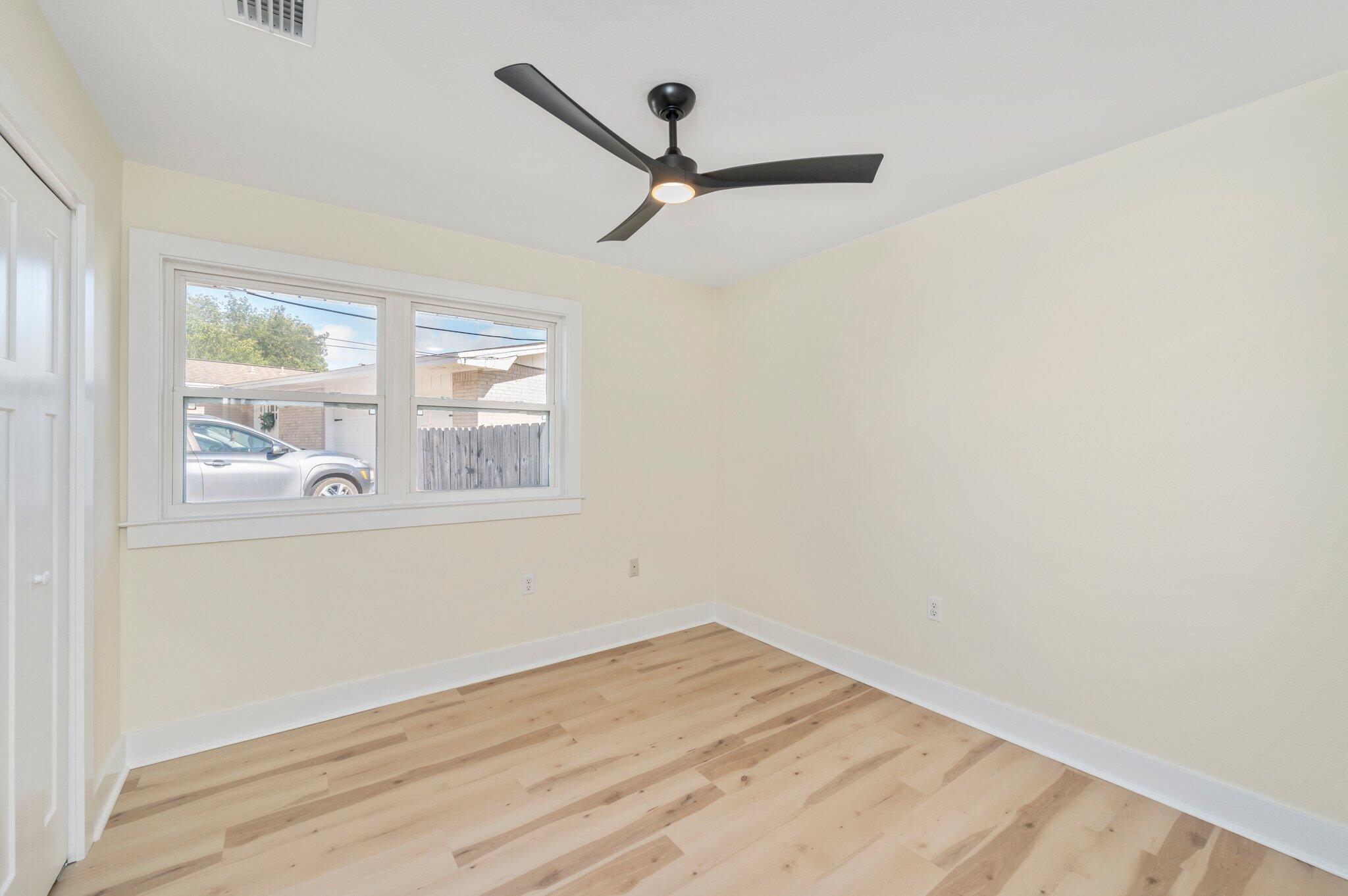 11 Lakeview Drive
