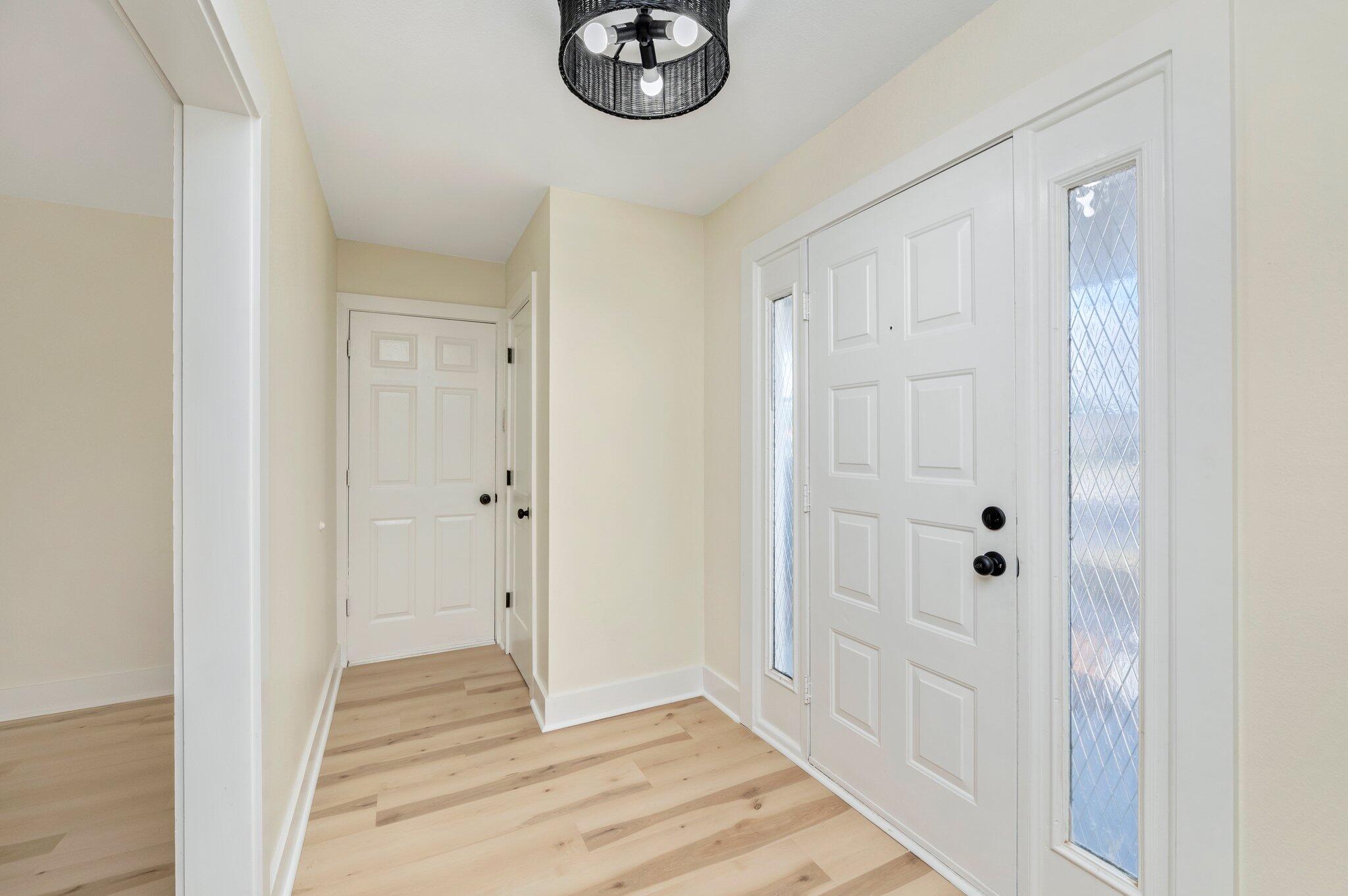 11 Lakeview Drive