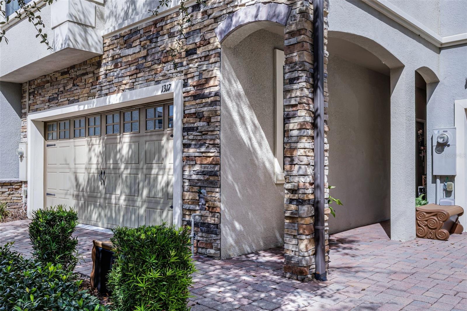 1317 SHINNECOCK HILLS DR
