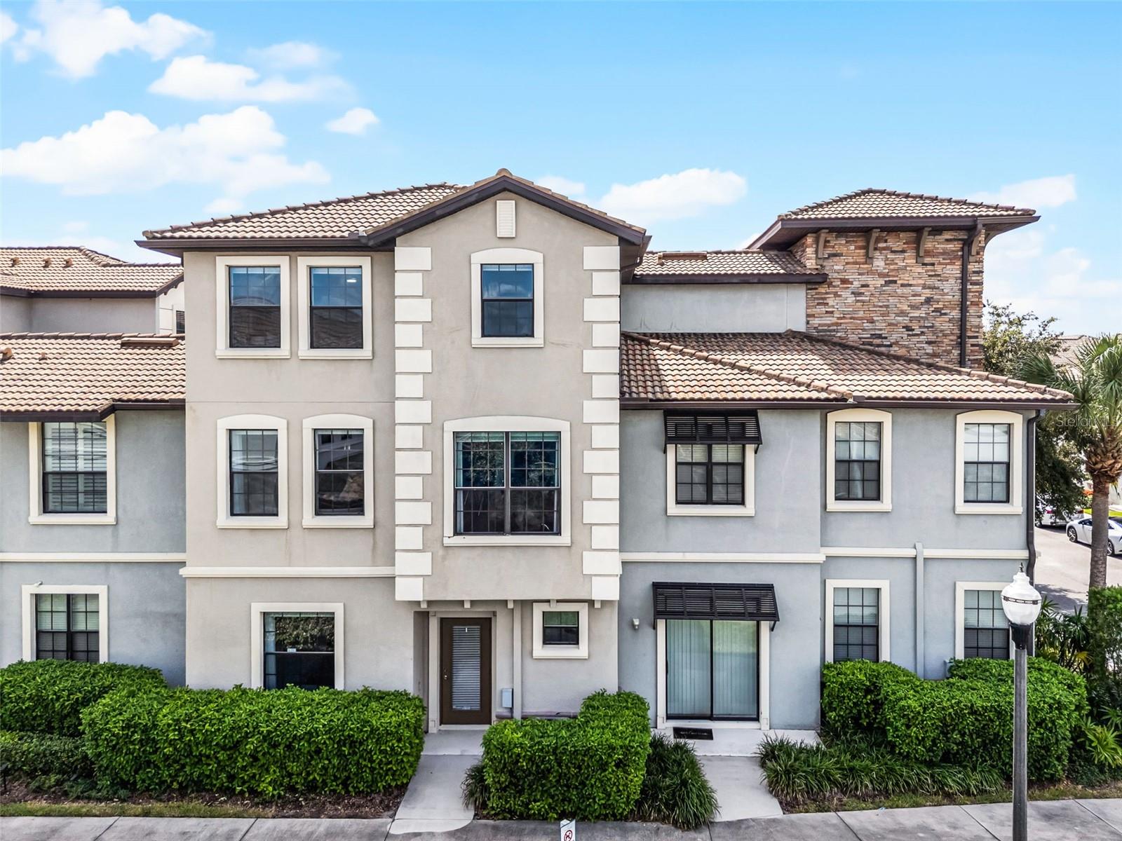 1317 SHINNECOCK HILLS DR