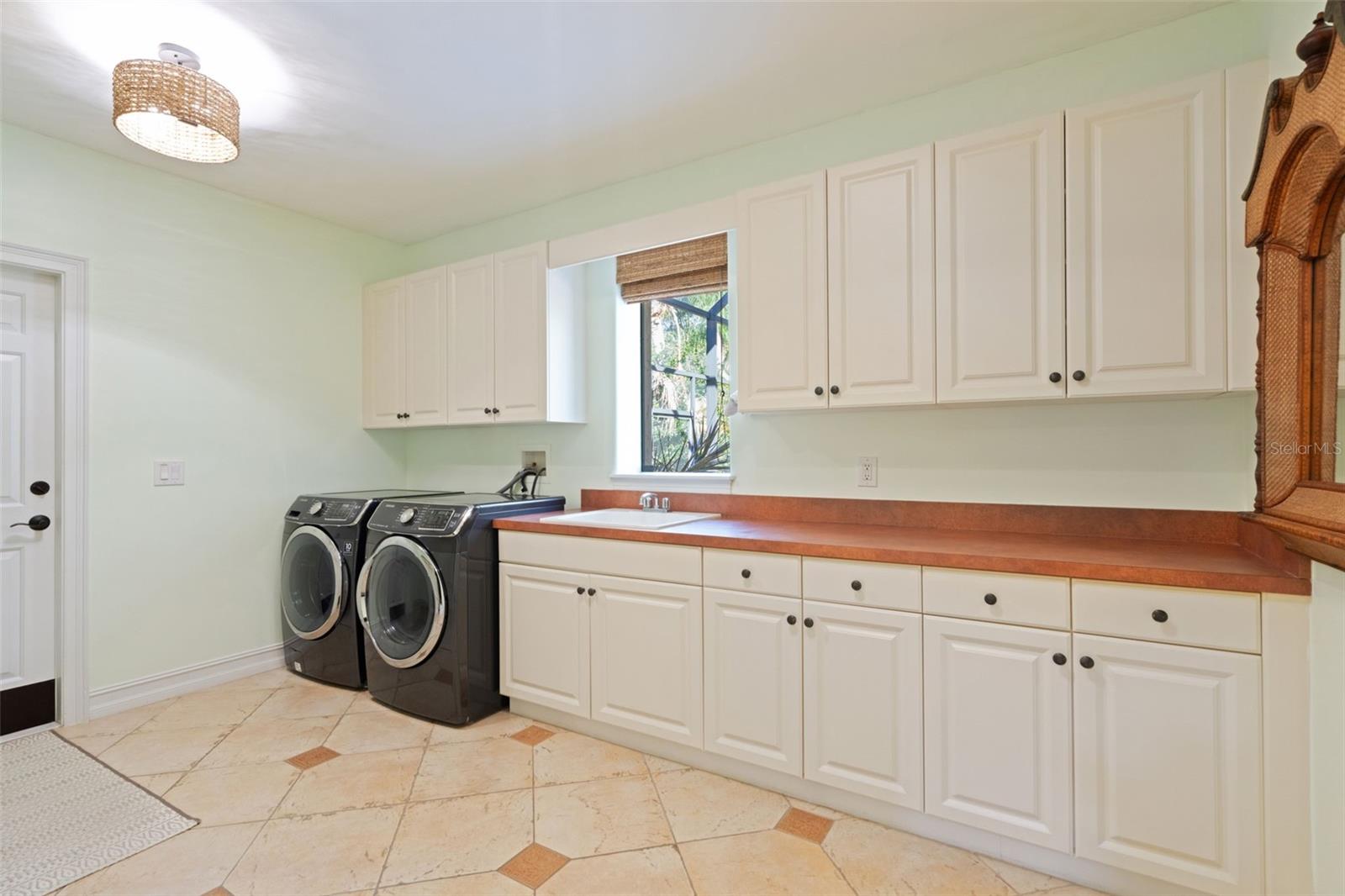 799 OAK SHADOWS RD