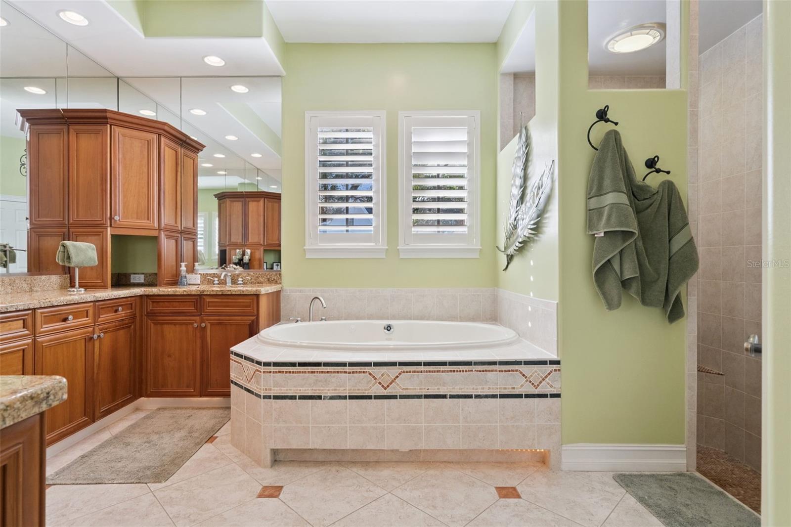 799 OAK SHADOWS RD