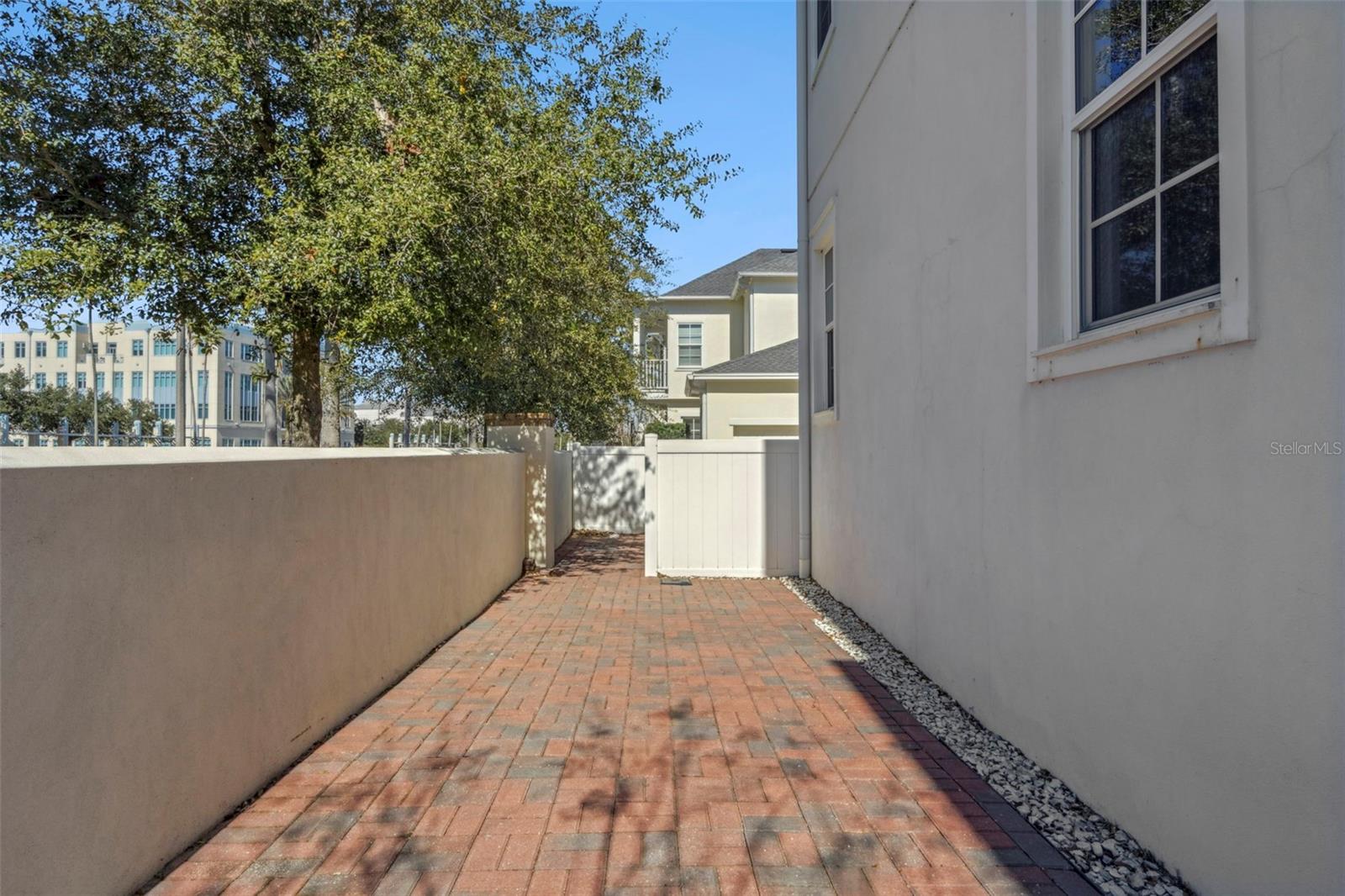 1640 RESOLUTE ST