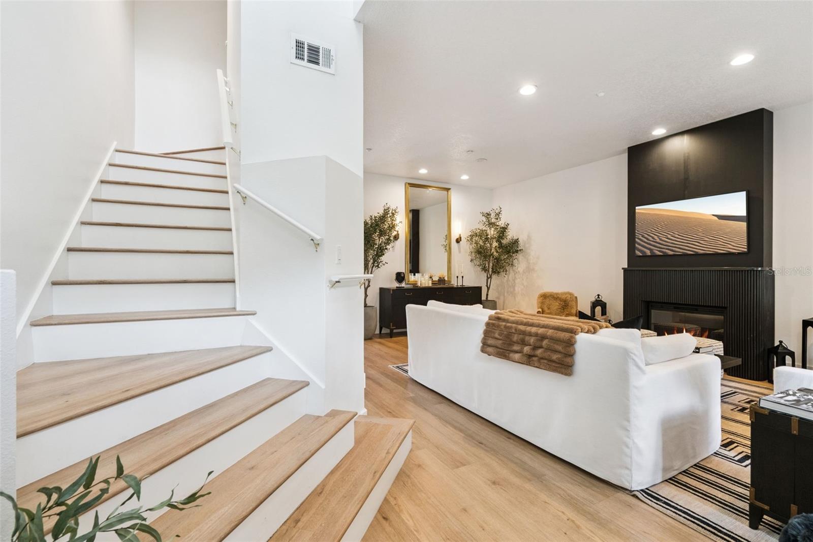 641 MULBERRY AVE