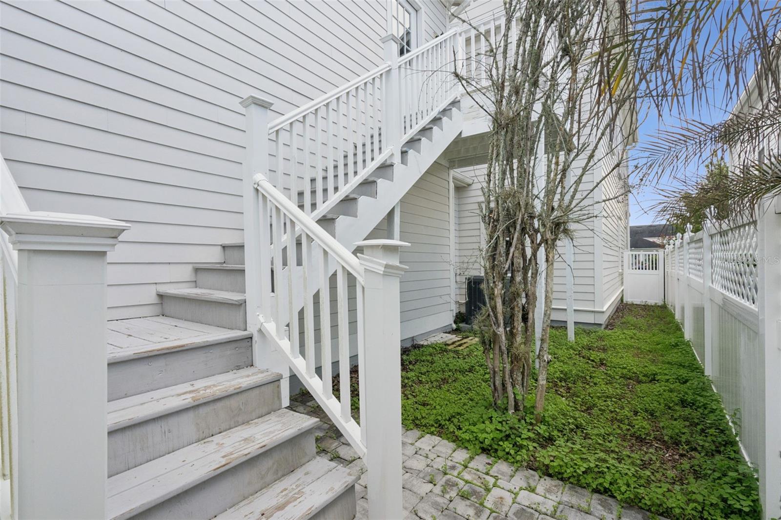 1102 GOLDENASTER CT