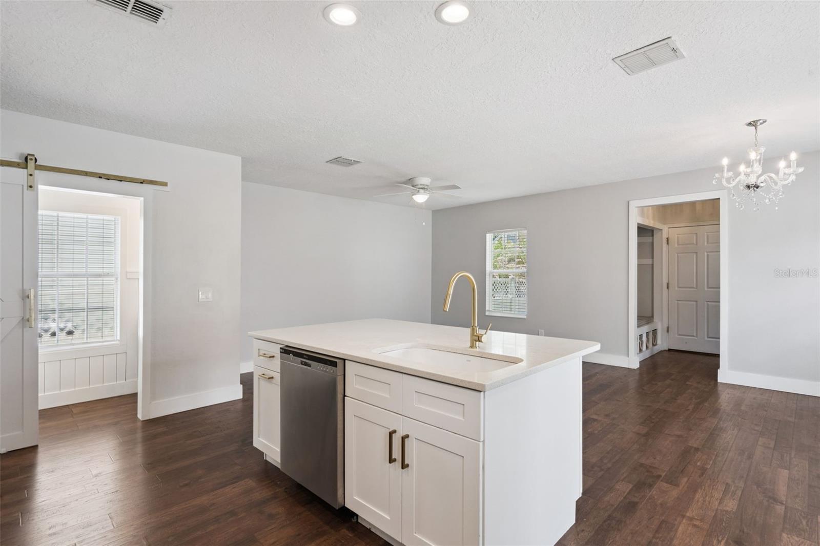 1102 GOLDENASTER CT