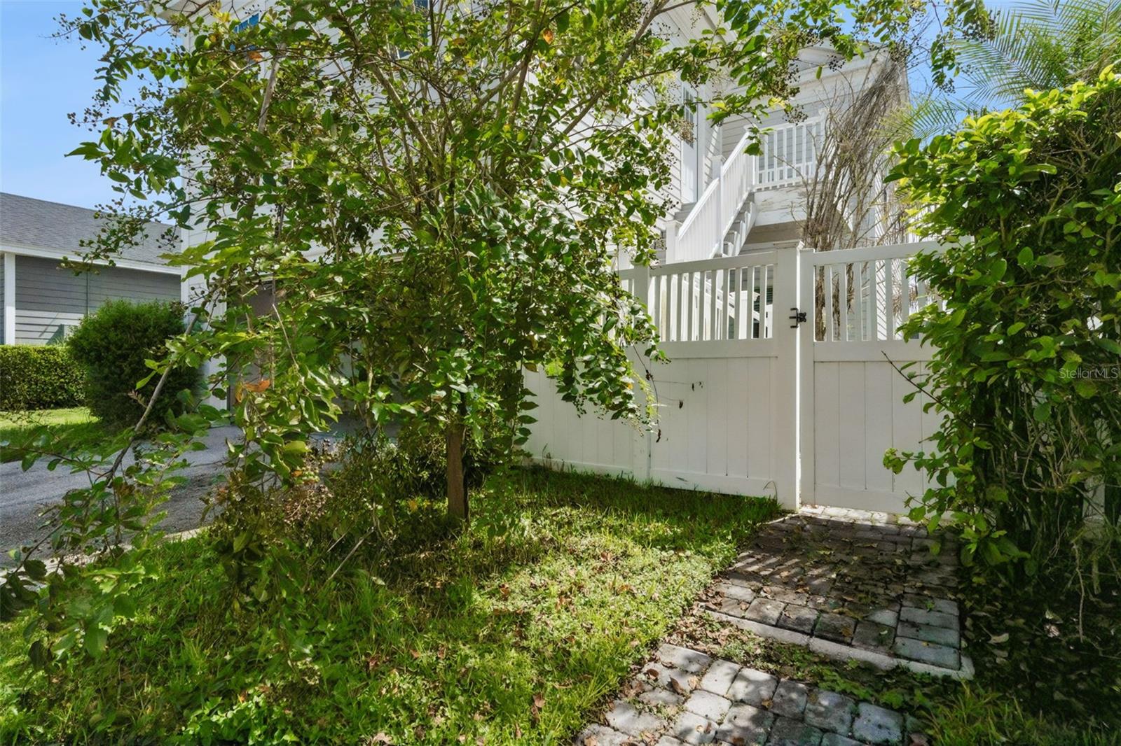 1102 GOLDENASTER CT