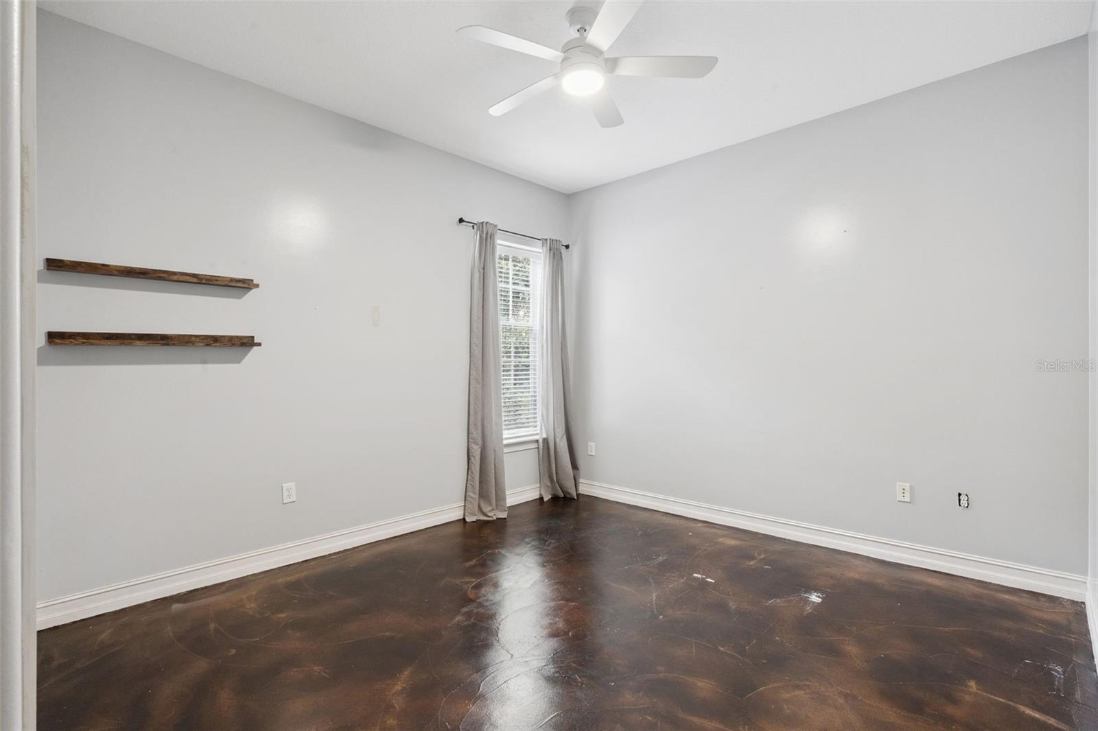 906 SPRING PARK LOOP