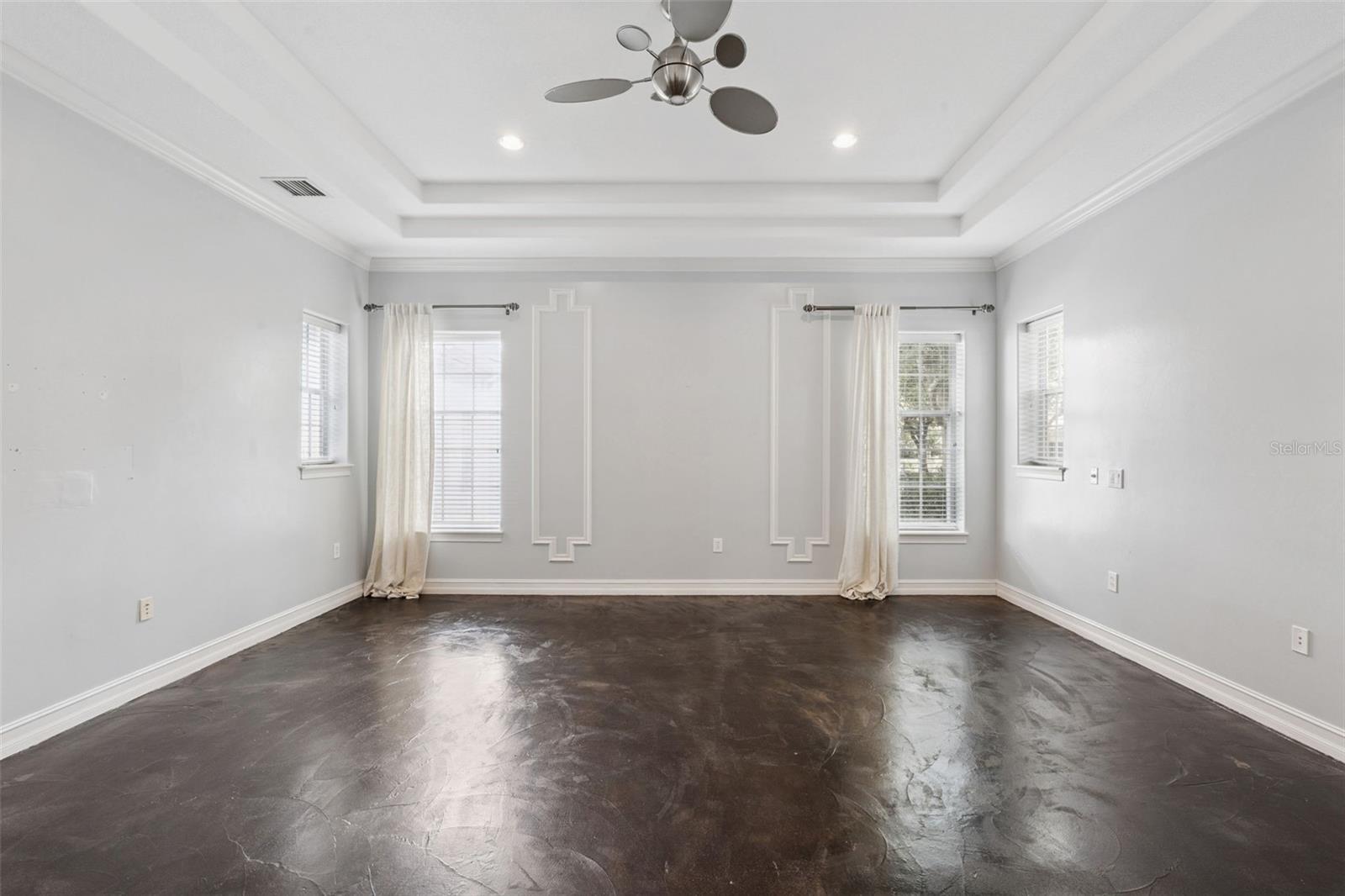906 SPRING PARK LOOP