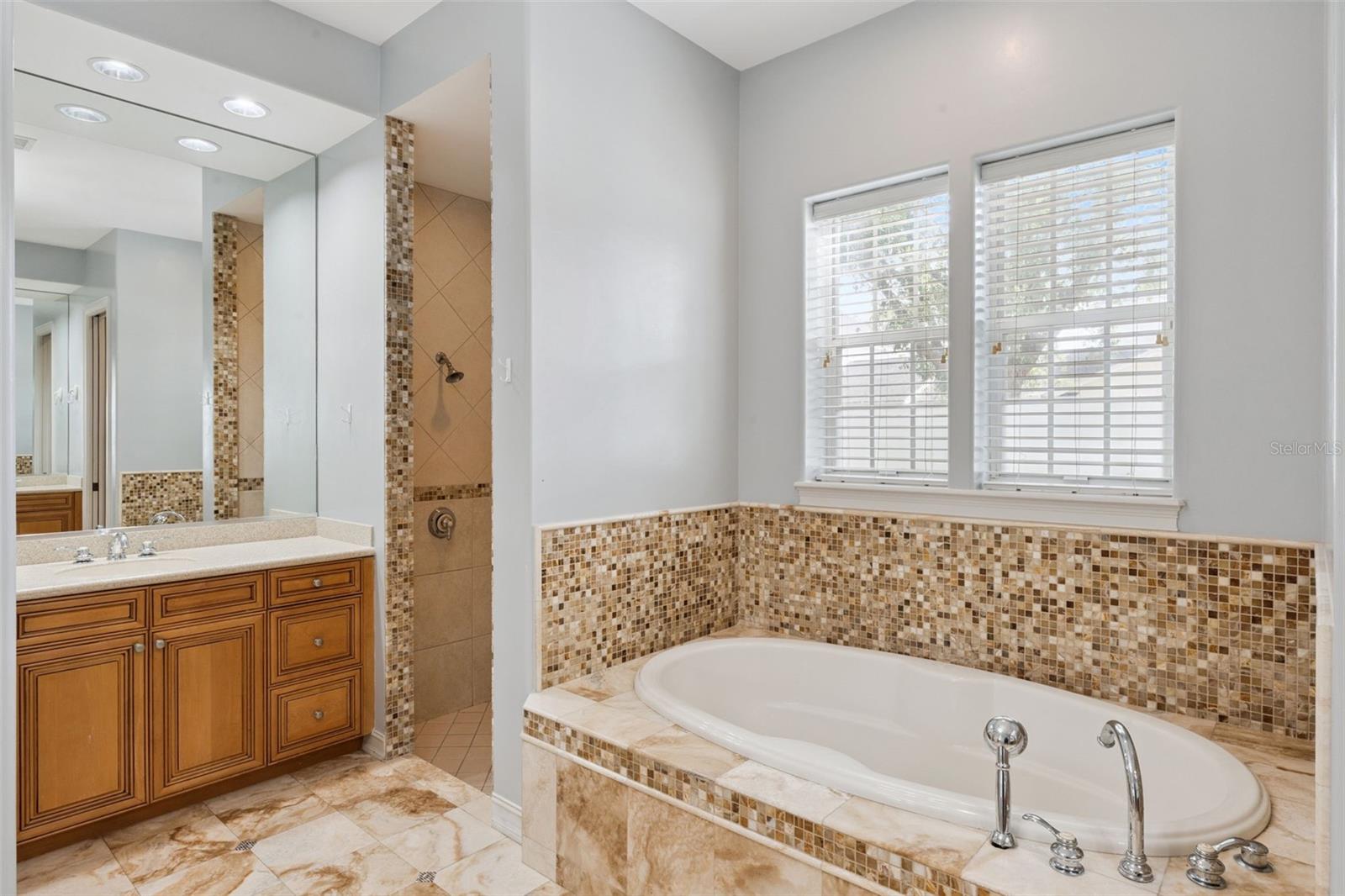 906 SPRING PARK LOOP