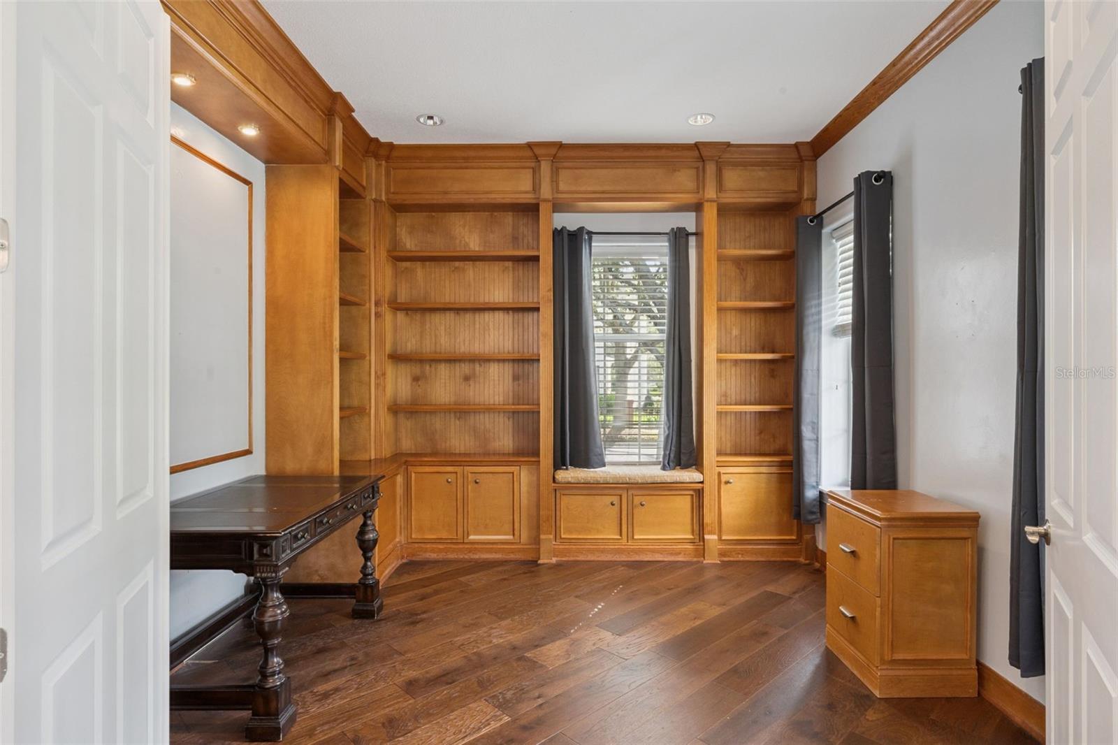 906 SPRING PARK LOOP