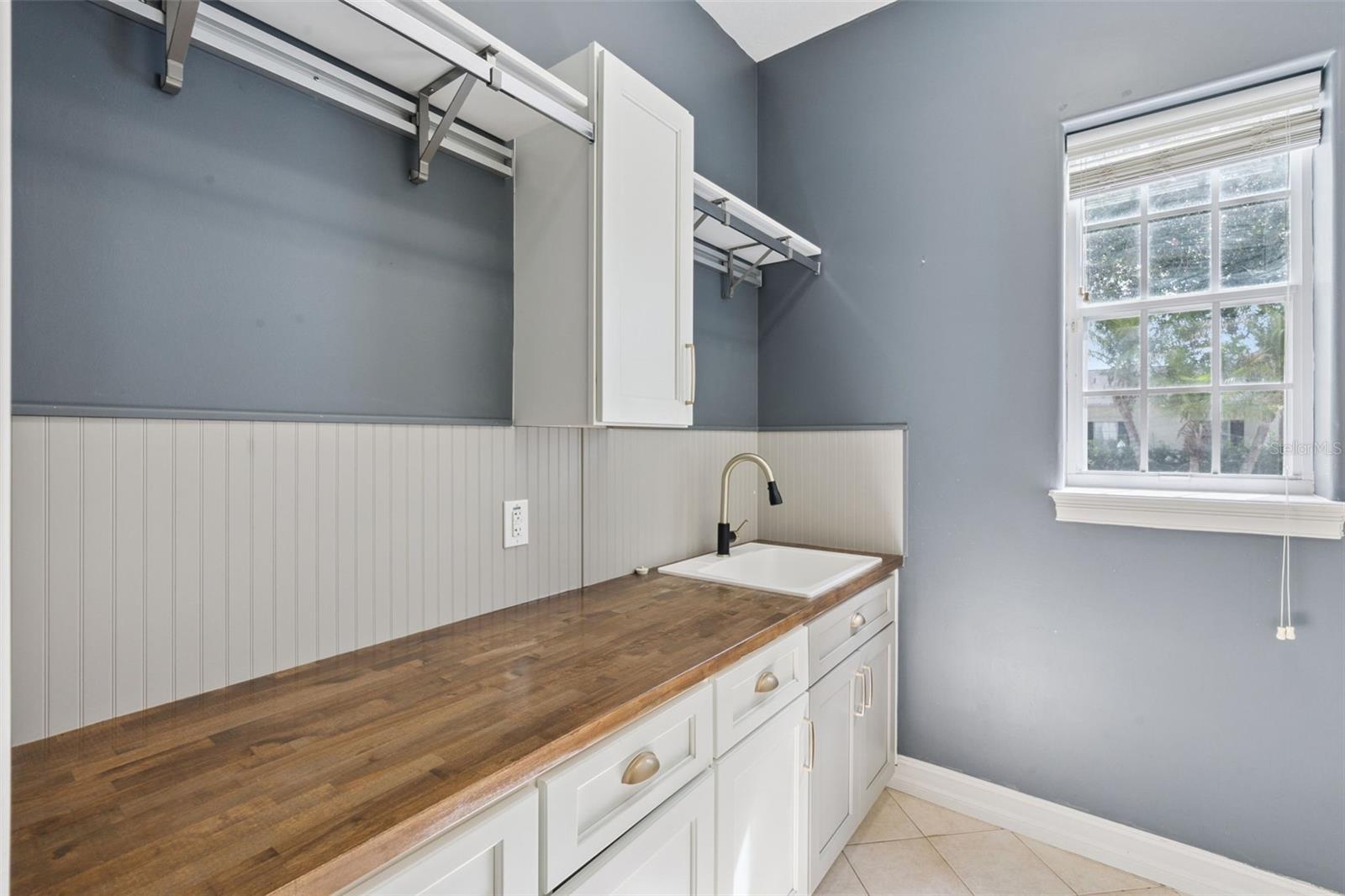 906 SPRING PARK LOOP