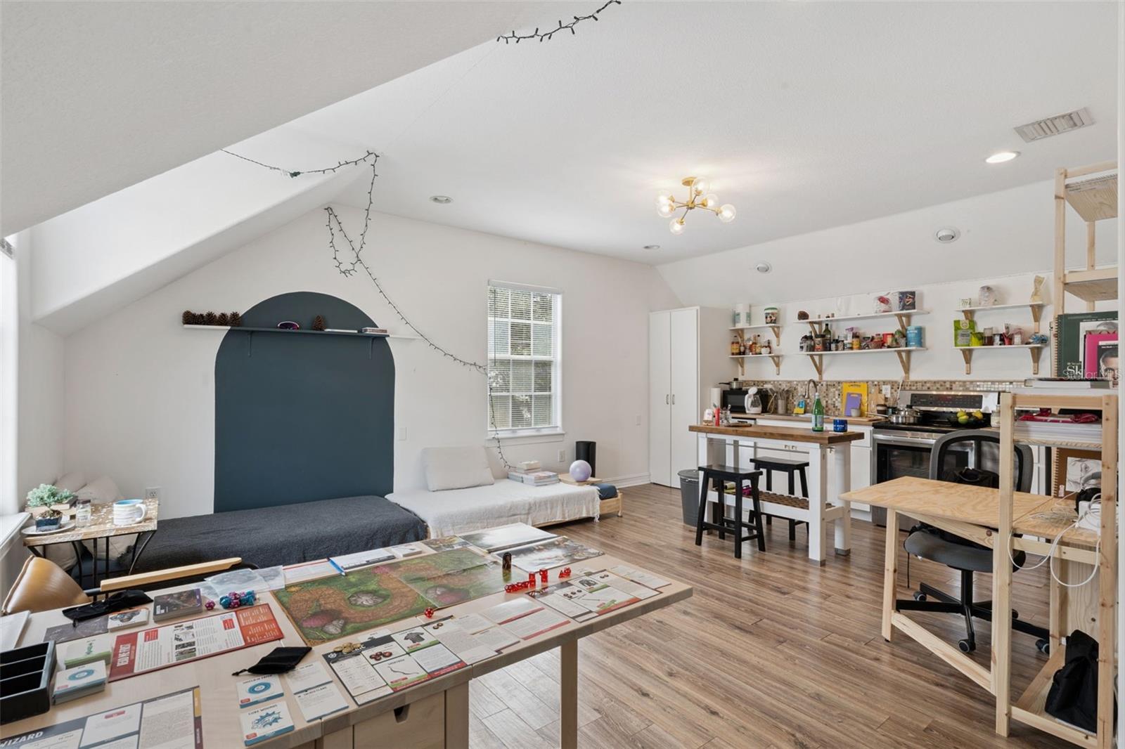 906 SPRING PARK LOOP