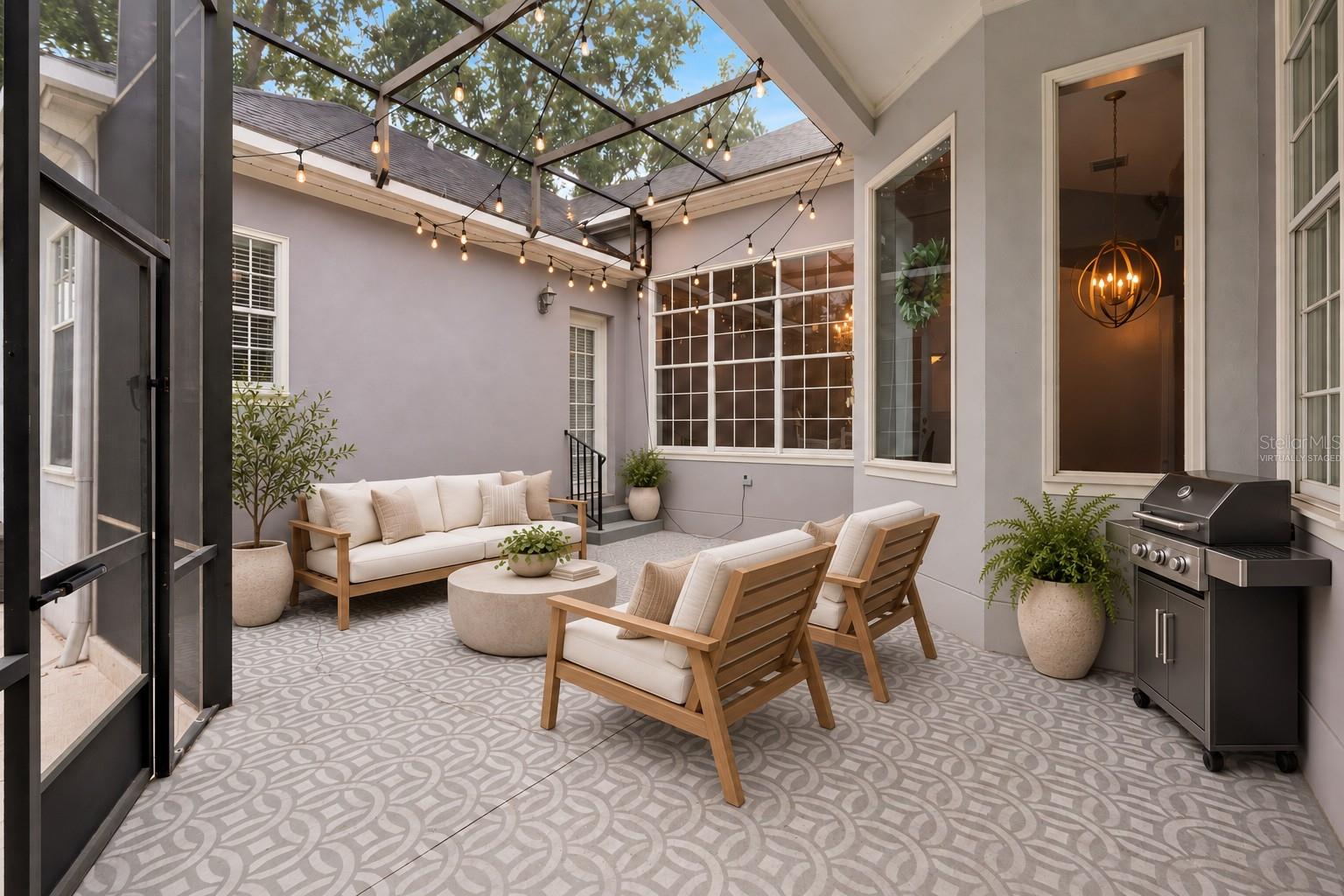 906 SPRING PARK LOOP
