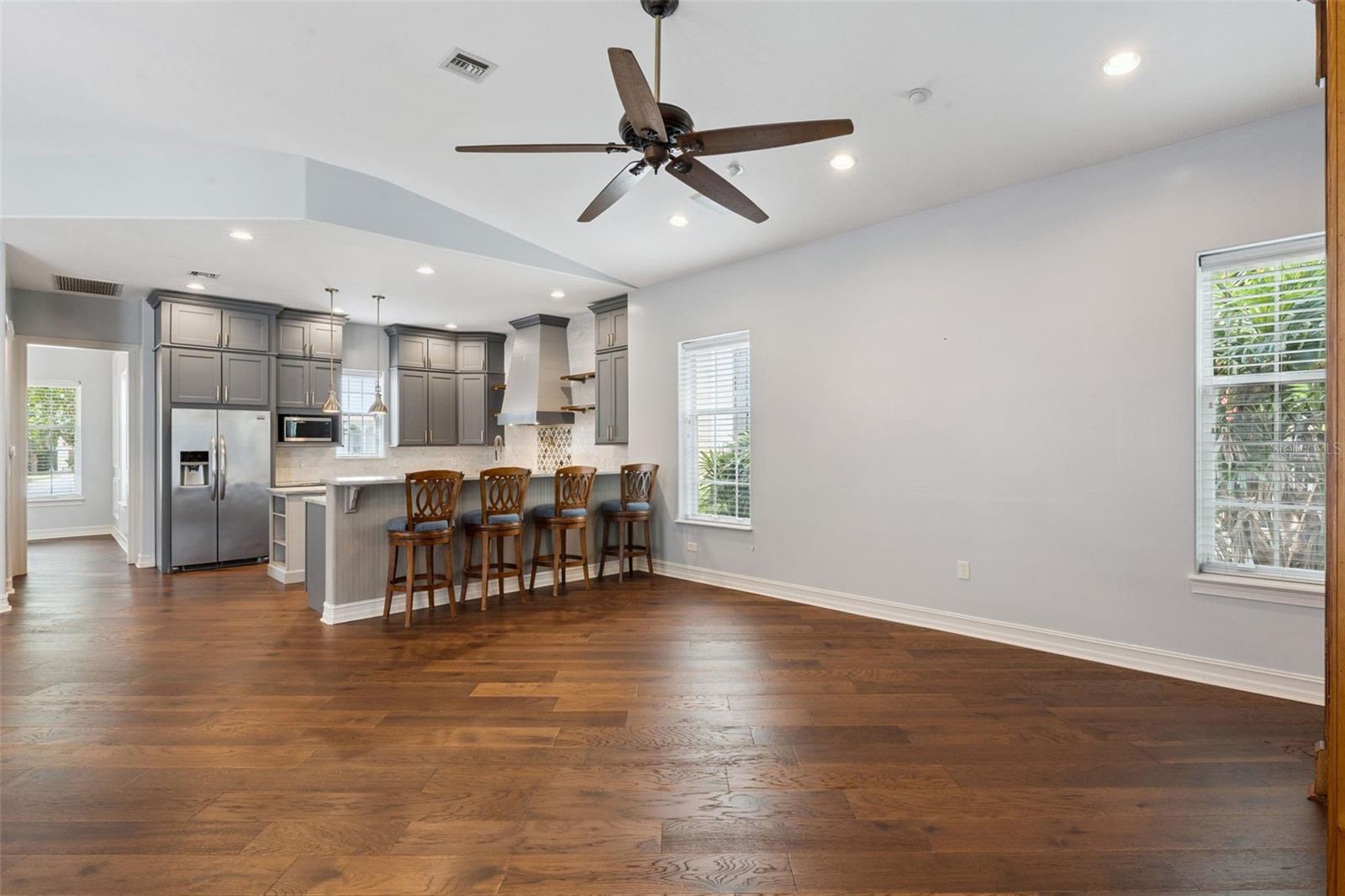 906 SPRING PARK LOOP