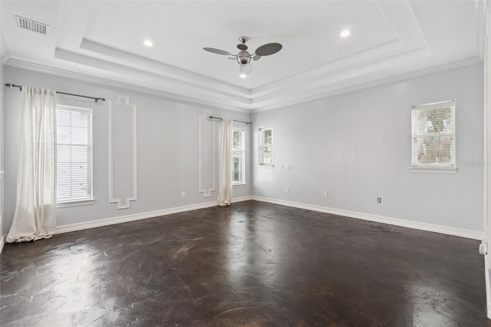 906 SPRING PARK LOOP