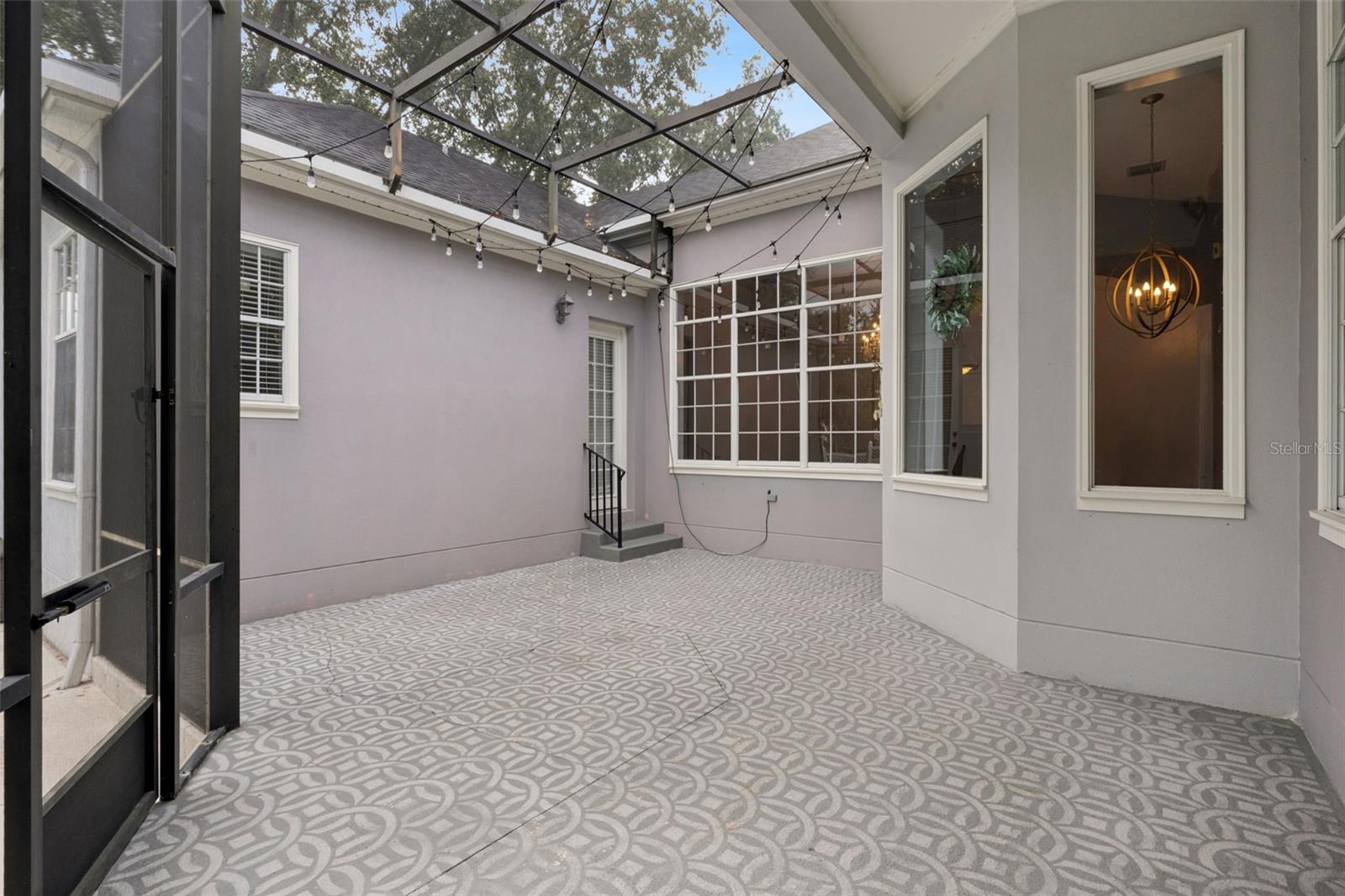 906 SPRING PARK LOOP