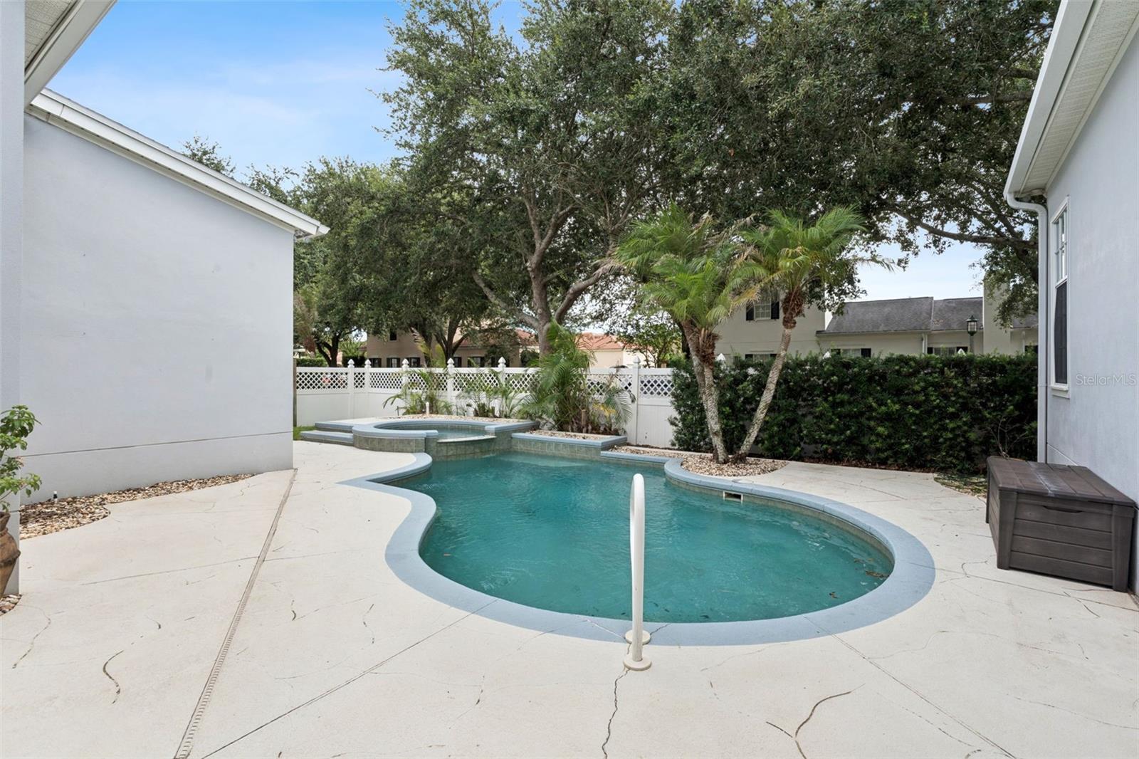 906 SPRING PARK LOOP