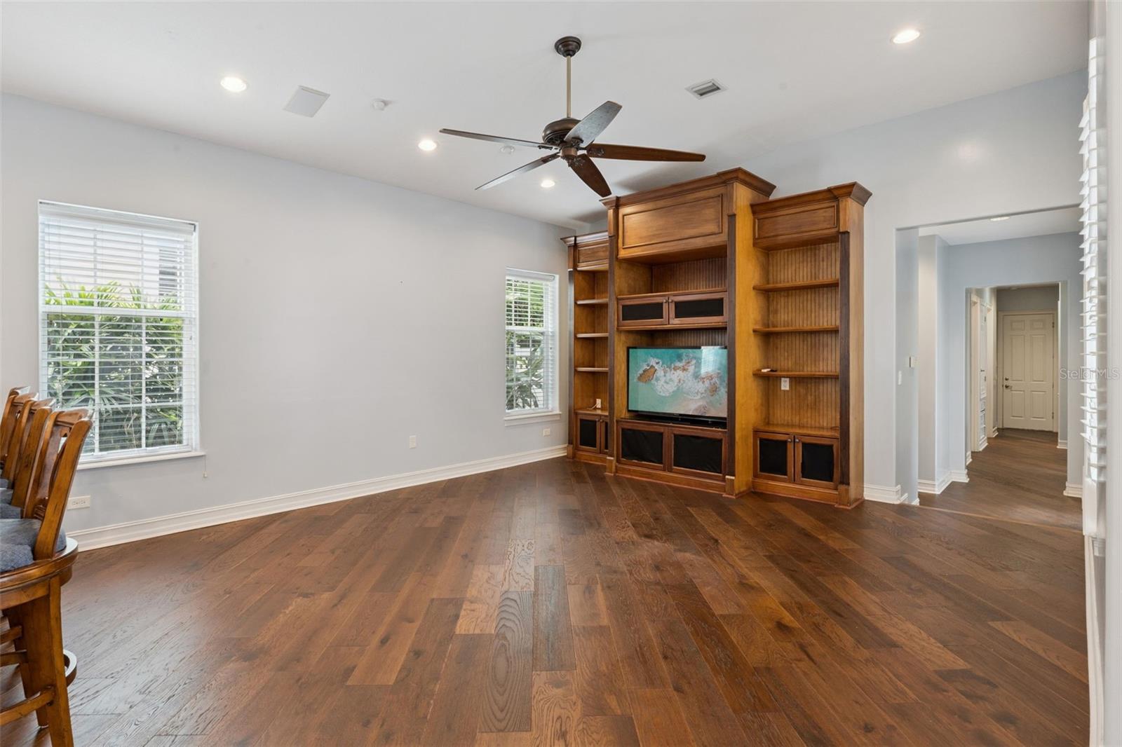 906 SPRING PARK LOOP