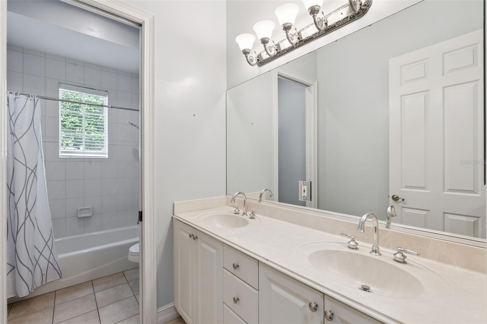 906 SPRING PARK LOOP
