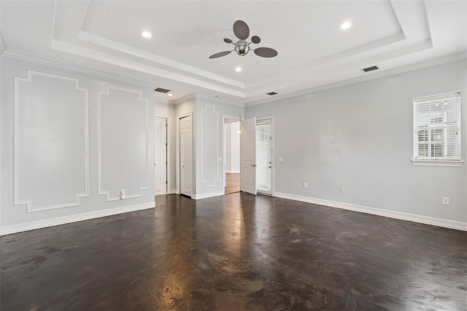 906 SPRING PARK LOOP