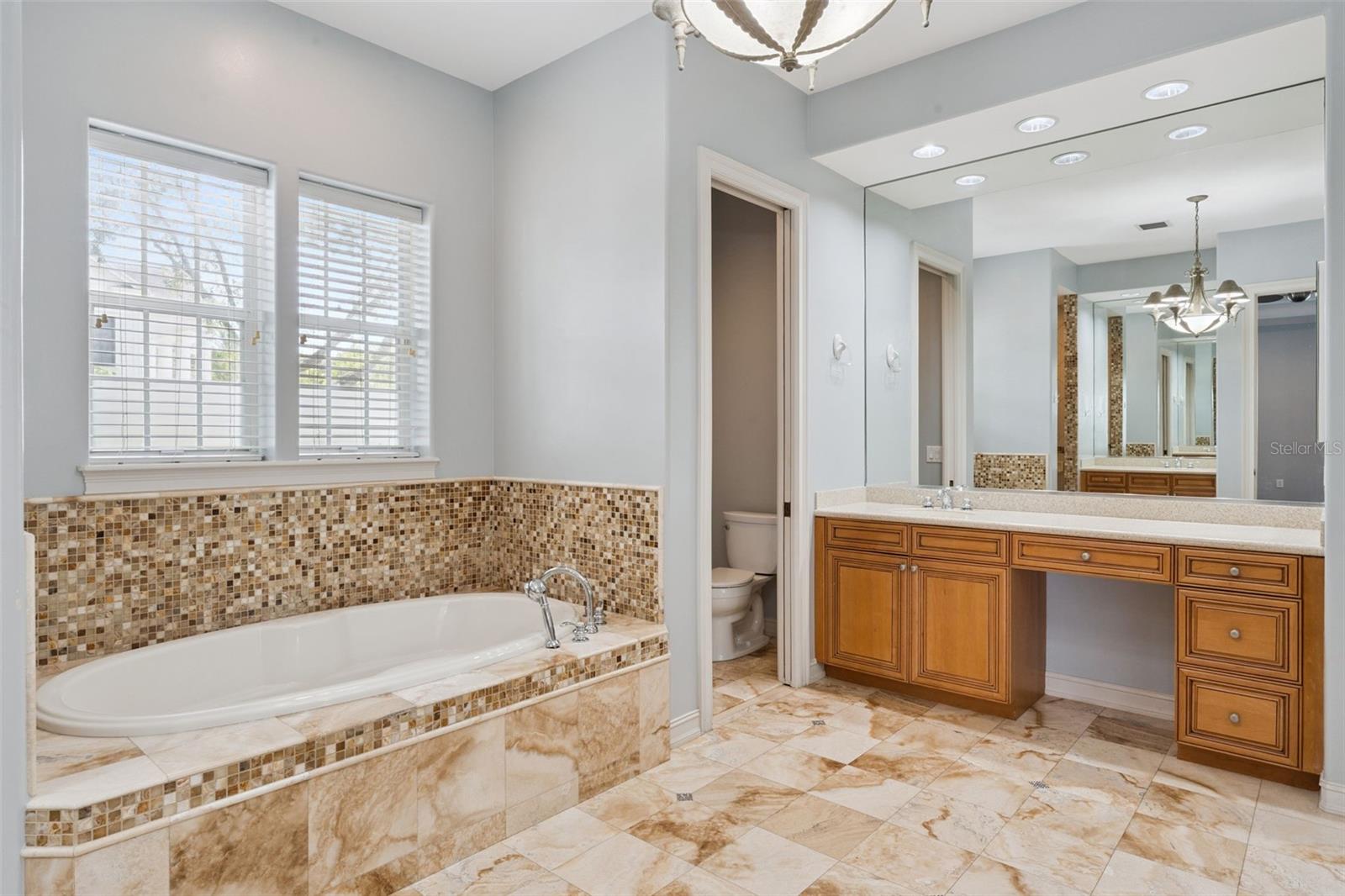 906 SPRING PARK LOOP