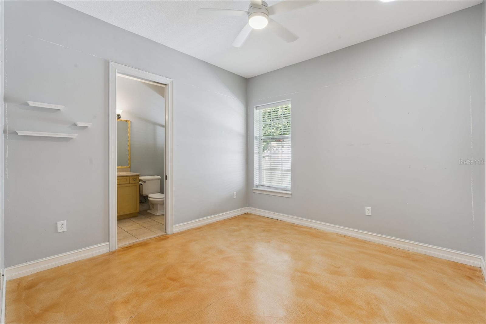 906 SPRING PARK LOOP