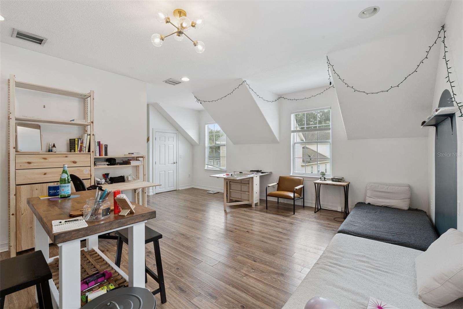 906 SPRING PARK LOOP