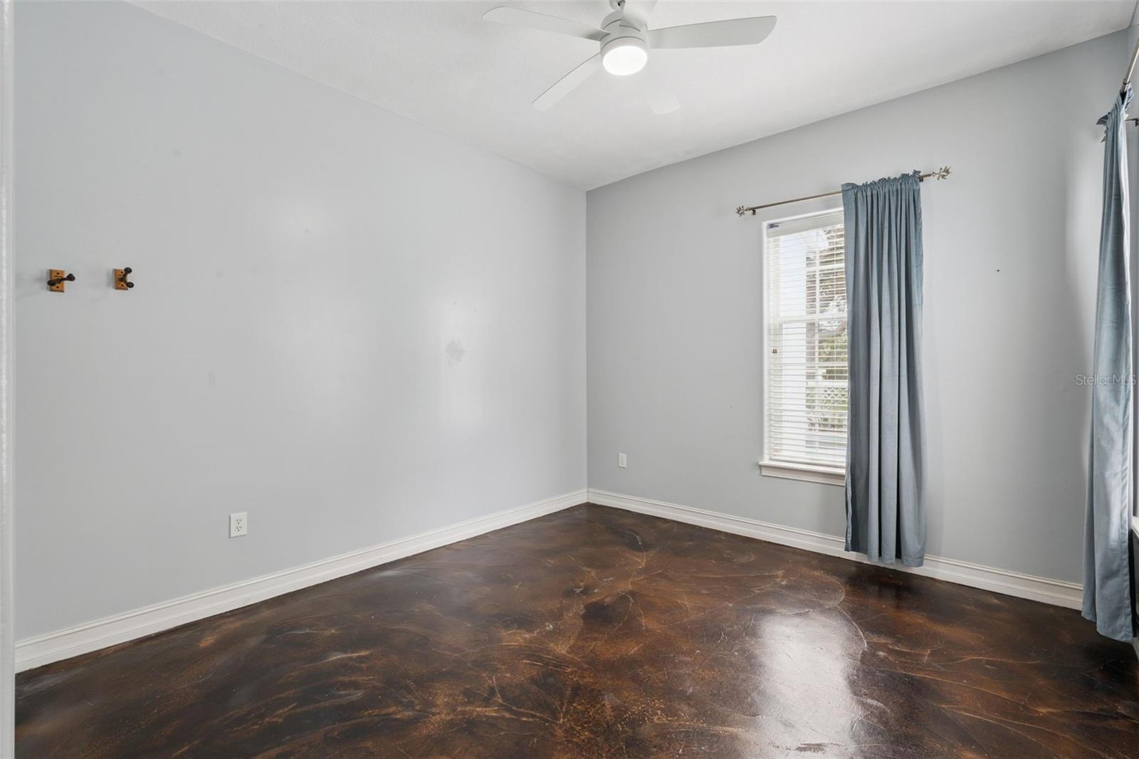 906 SPRING PARK LOOP